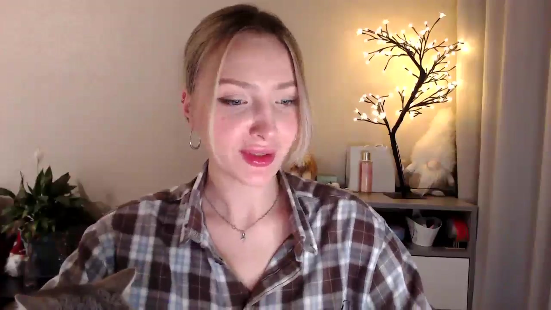 Gallery image thumbnail from My_Diana's myfreecams stream on, 05/09/2025, 21:48 image 11 of 20