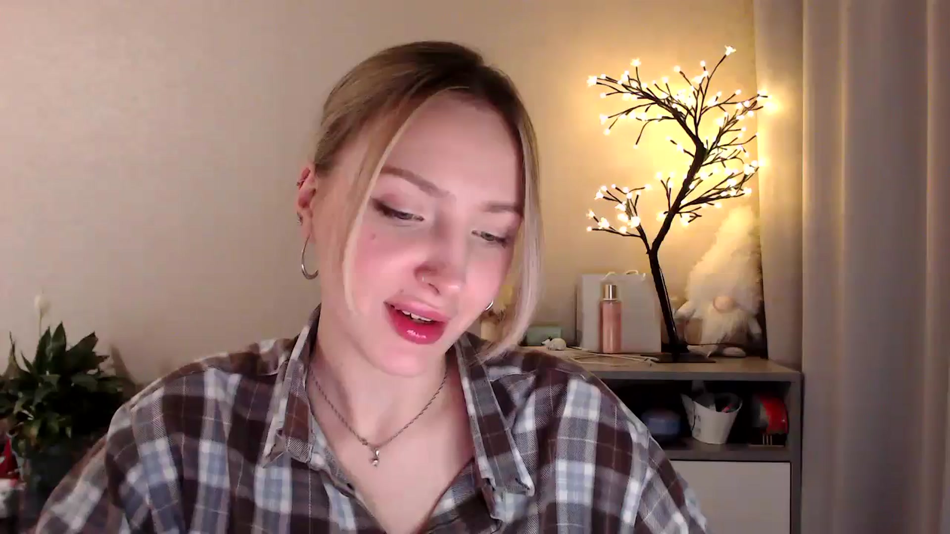 Gallery image thumbnail from My_Diana's myfreecams stream on, 05/09/2025, 21:48 image 18 of 20