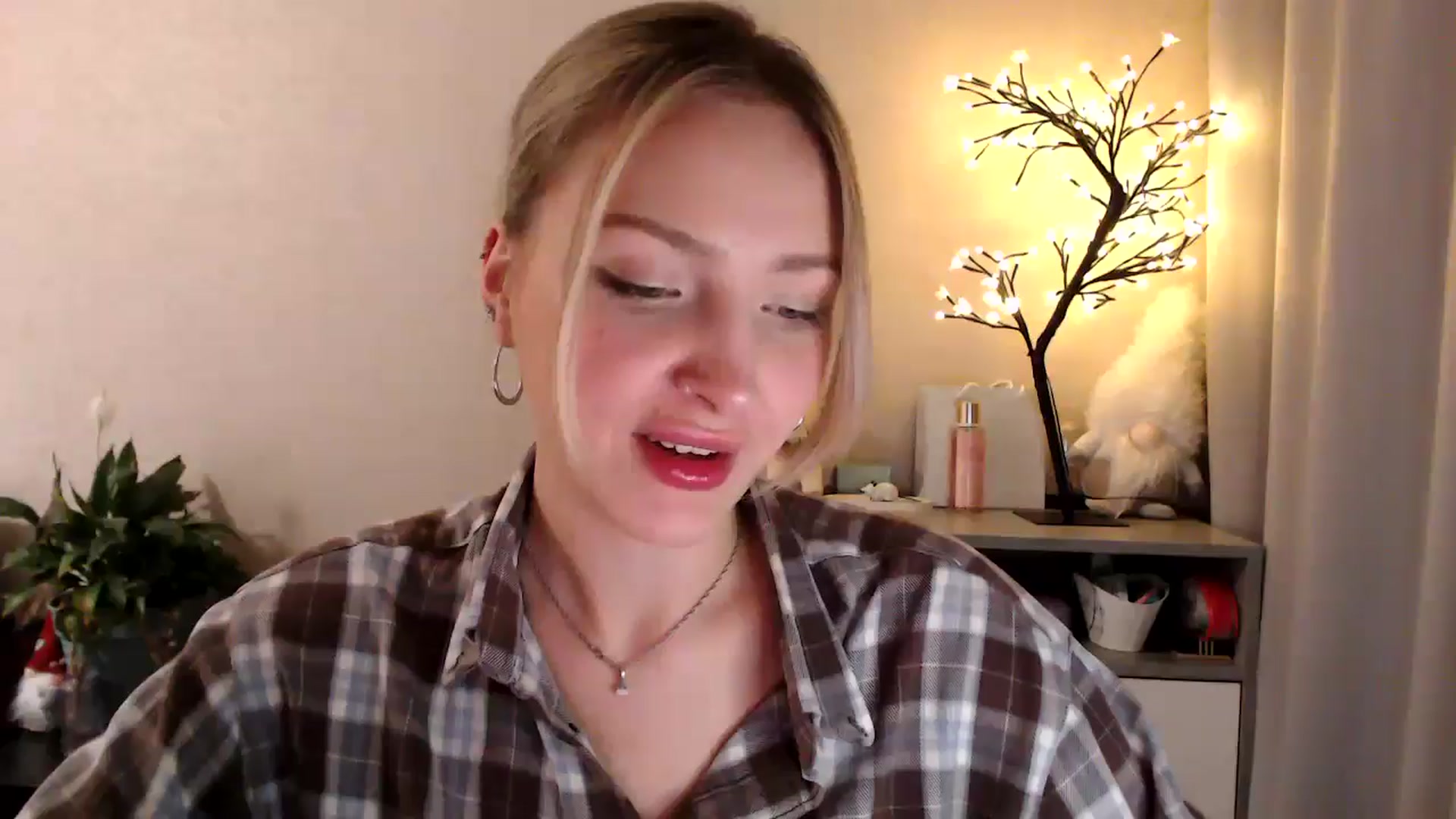 Gallery image thumbnail from My_Diana's myfreecams stream on, 05/09/2025, 21:48 image 13 of 20