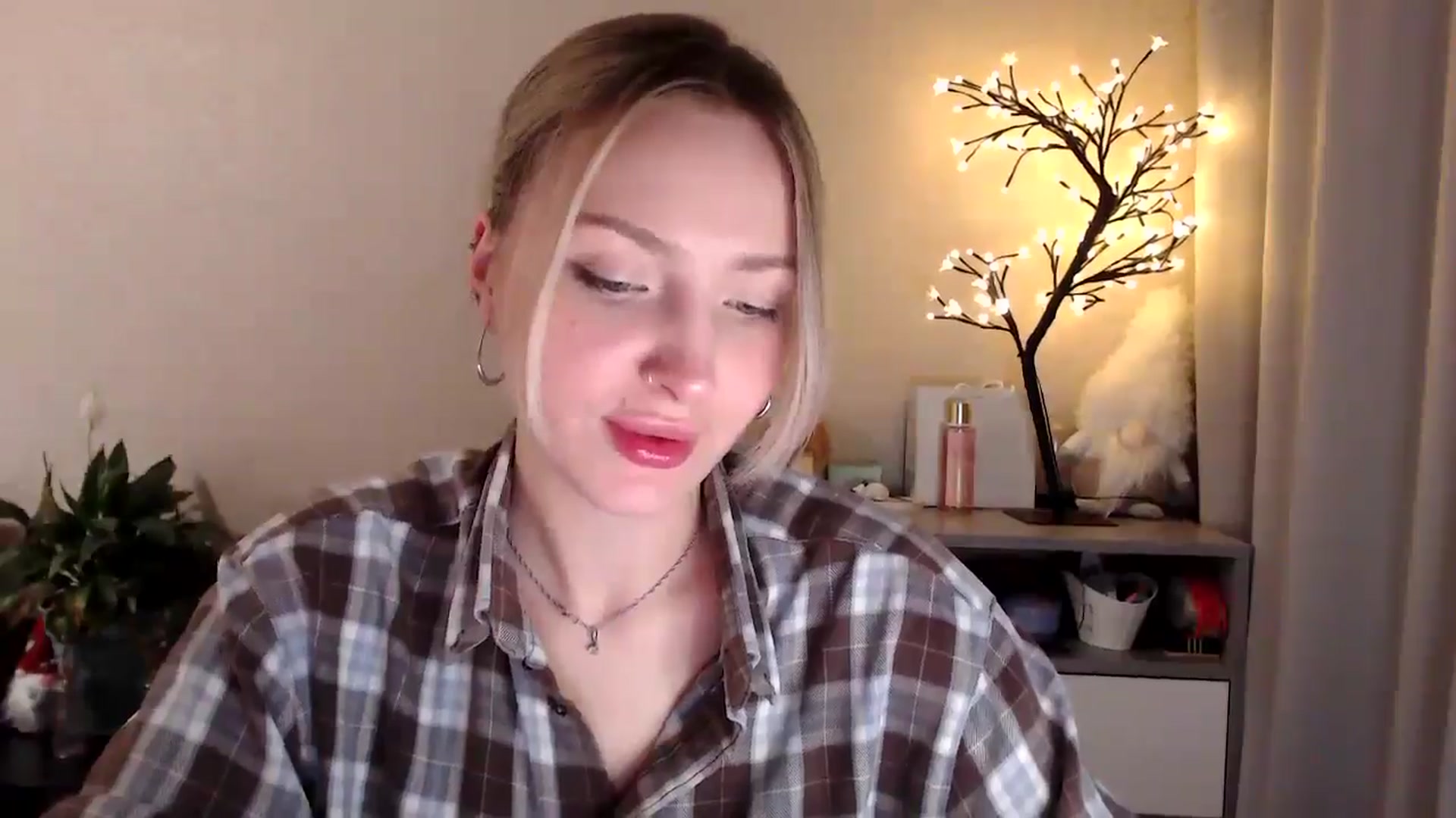 Gallery image thumbnail from My_Diana's myfreecams stream on, 05/09/2025, 21:48 image 10 of 20