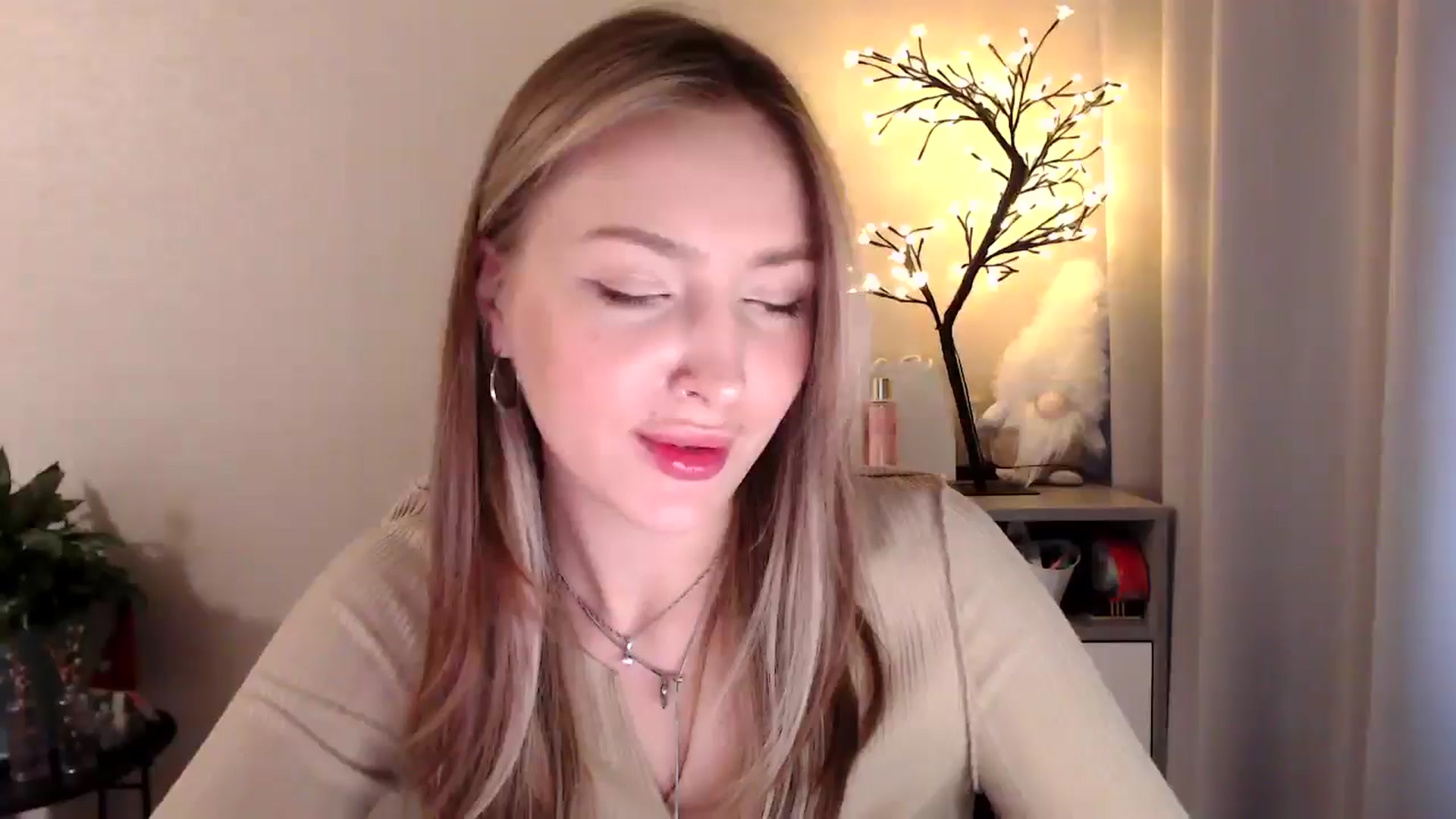 Gallery image thumbnail from My_Diana's myfreecams stream on, 05/10/2025, 15:38 image 16 of 20