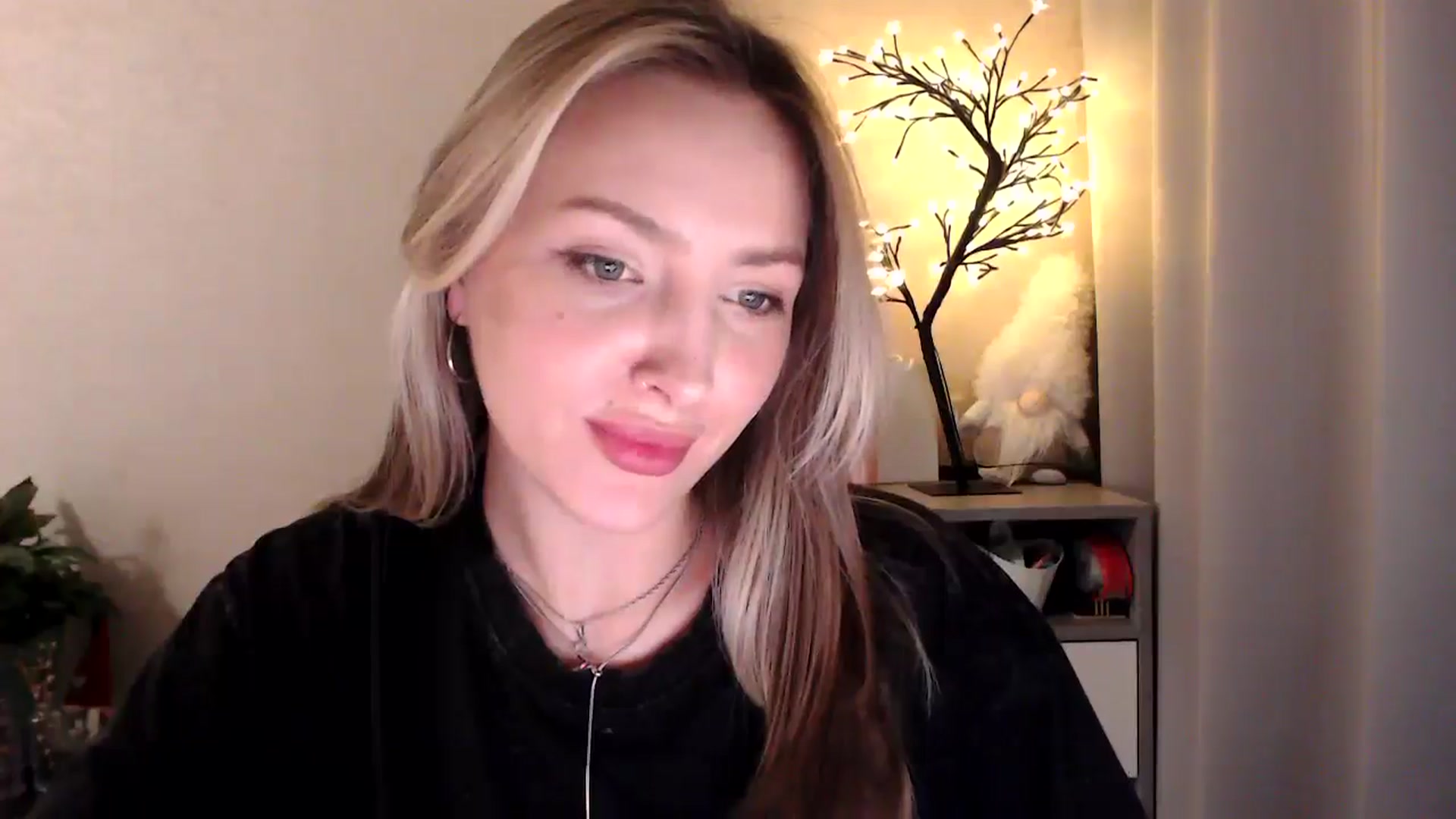 Gallery image thumbnail from My_Diana's myfreecams stream on, 05/10/2025, 23:09 image 11 of 20