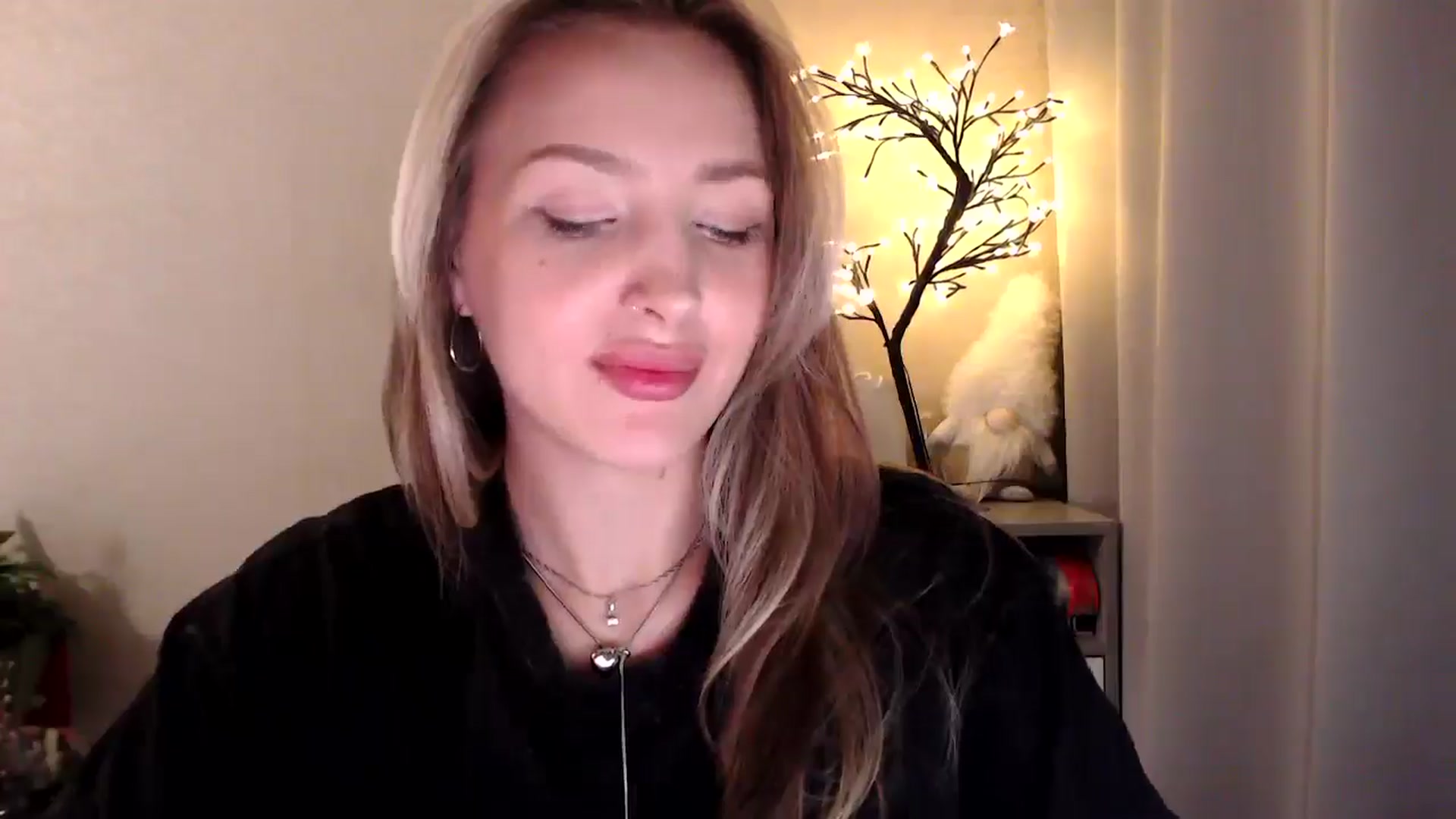 Gallery image thumbnail from My_Diana's myfreecams stream on, 05/10/2025, 23:09 image 16 of 20