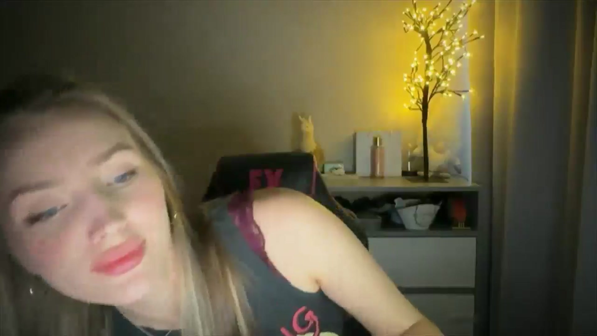 Gallery image thumbnail from My_Diana's myfreecams stream on, 05/15/2025, 16:03 image 8 of 20