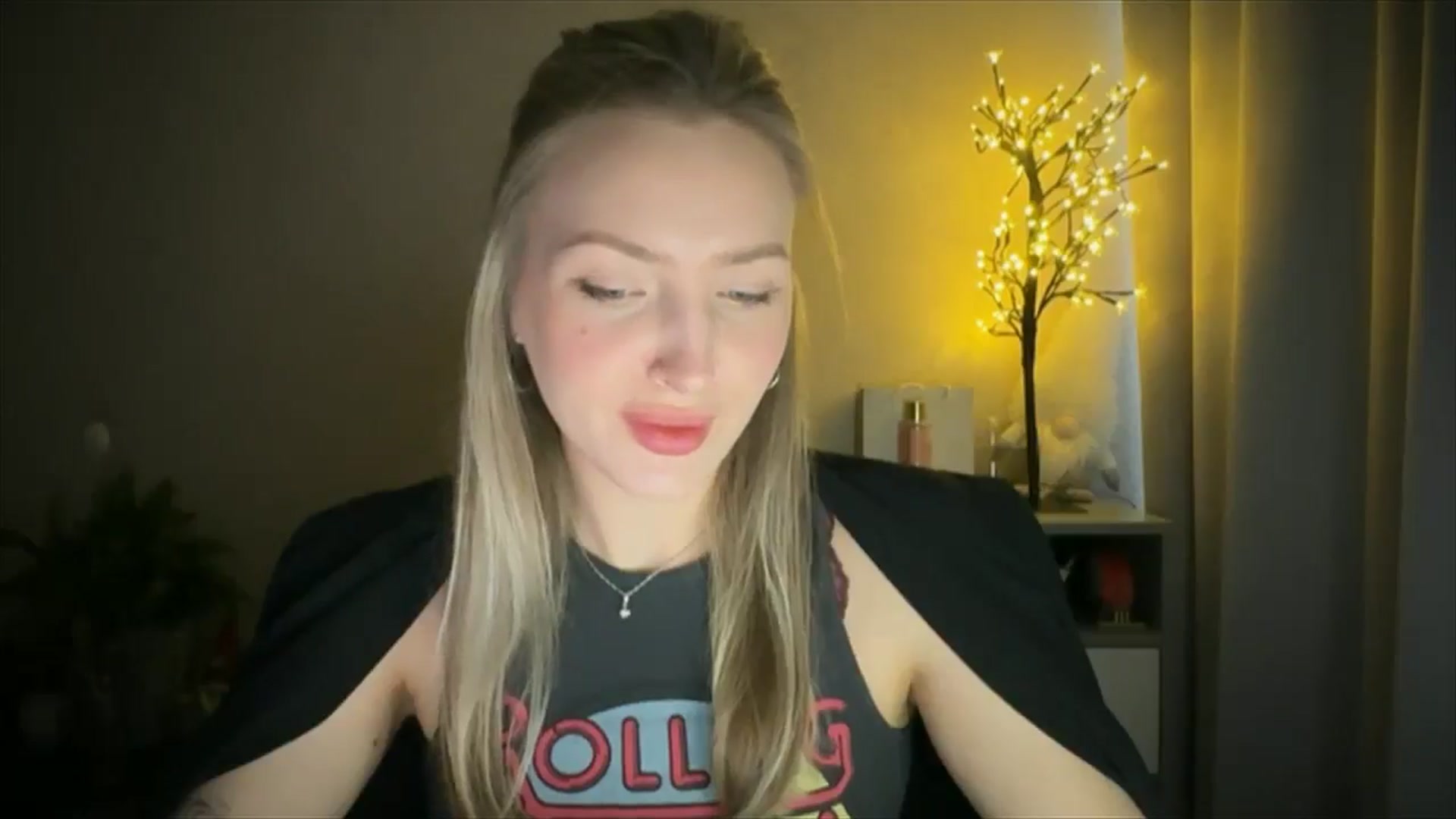 Gallery image thumbnail from My_Diana's myfreecams stream on, 05/15/2025, 16:03 image 9 of 20