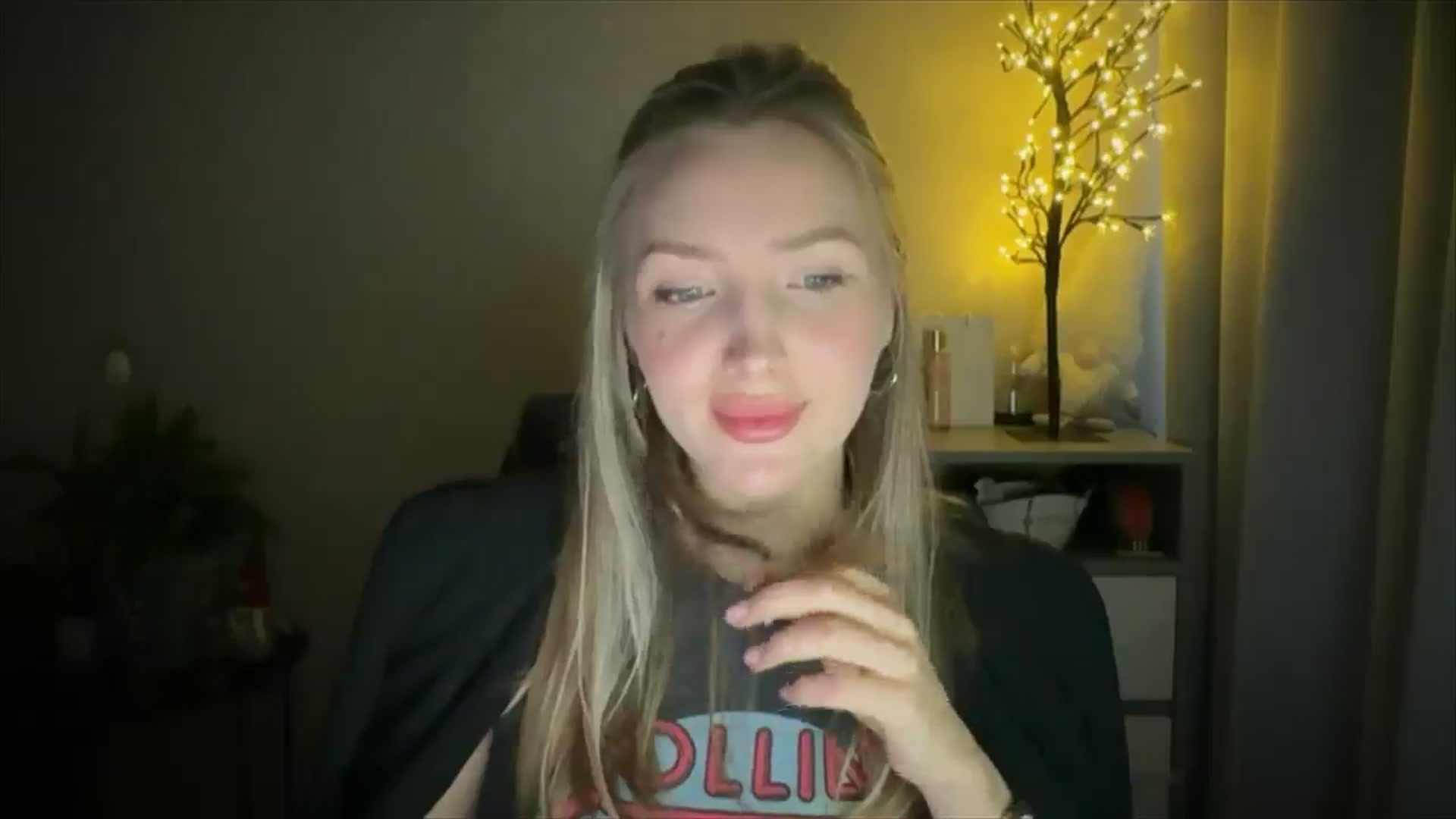 Gallery image thumbnail from My_Diana's myfreecams stream on, 05/15/2025, 16:03 image 16 of 20