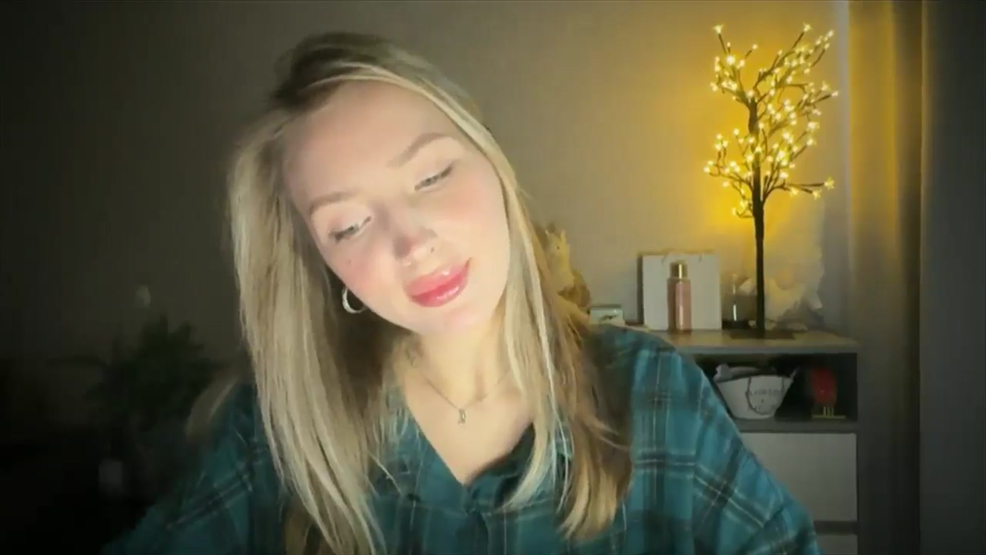 Gallery image thumbnail from My_Diana's myfreecams stream on, 05/16/2025, 15:03 image 14 of 20