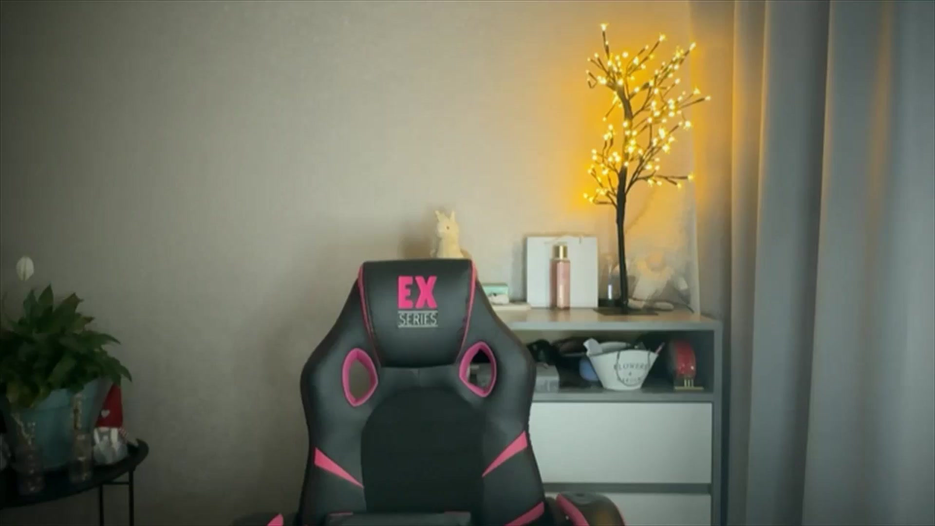 Gallery image thumbnail from My_Diana's myfreecams stream on, 05/17/2025, 14:25 image 14 of 20