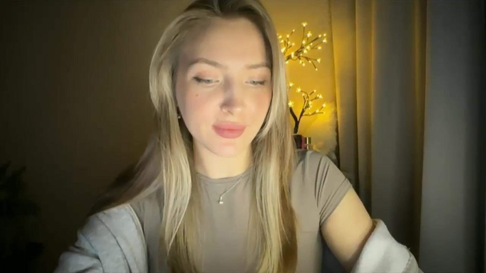Gallery image thumbnail from My_Diana's myfreecams stream on, 05/25/2025, 19:00 image 6 of 20