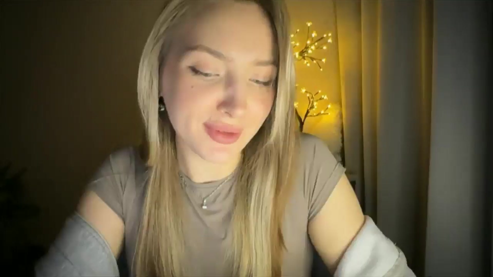 Gallery image thumbnail from My_Diana's myfreecams stream on, 05/25/2025, 19:00 image 11 of 20