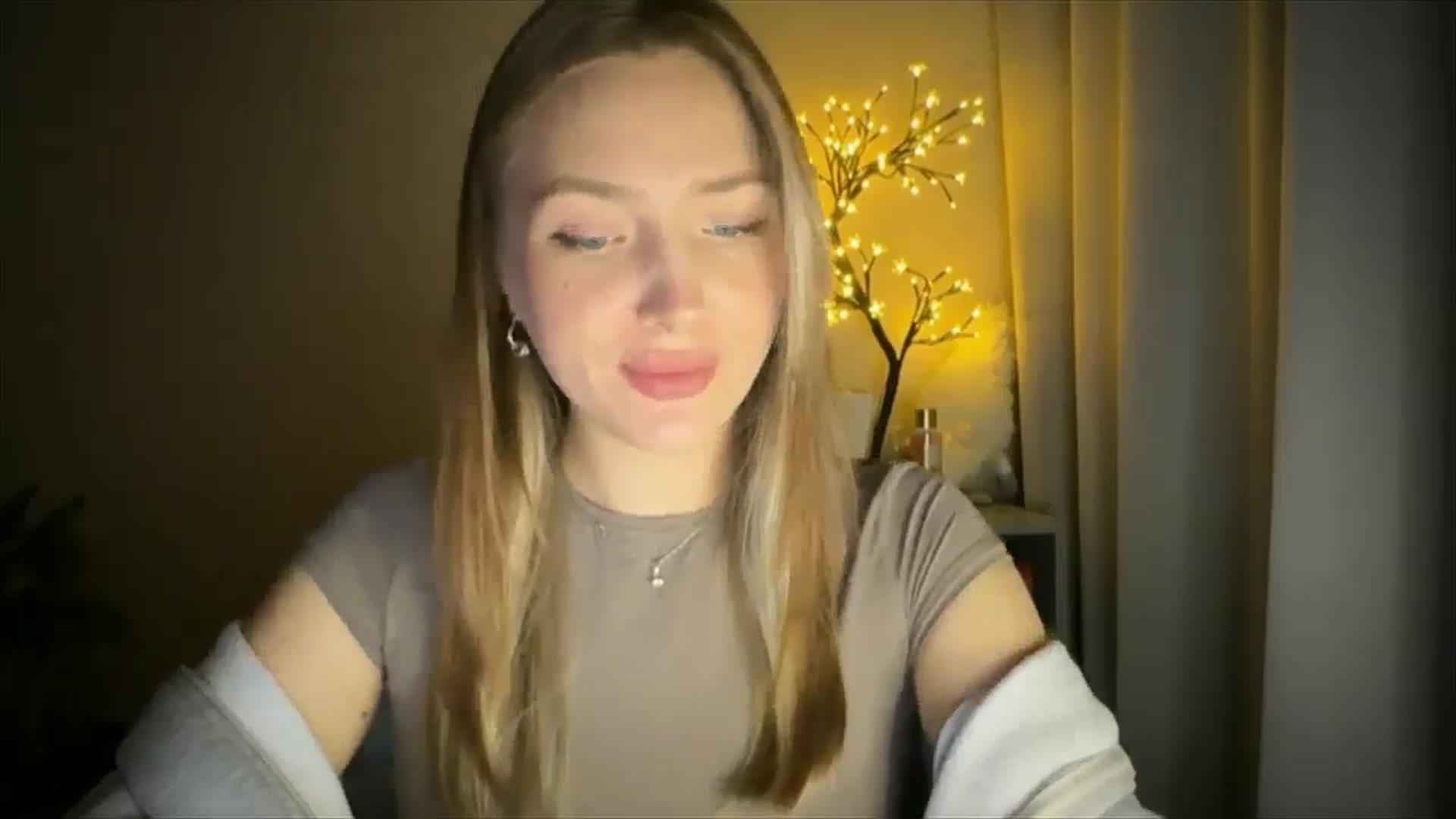Gallery image thumbnail from My_Diana's myfreecams stream on, 05/25/2025, 19:00 image 18 of 20