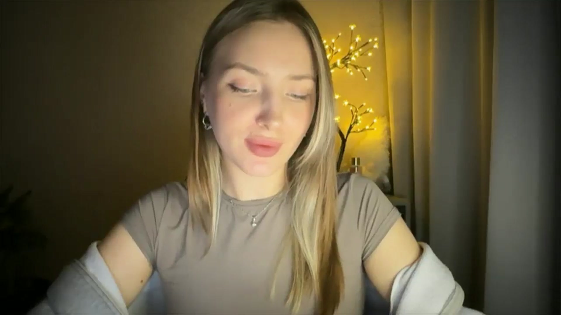 Gallery image thumbnail from My_Diana's myfreecams stream on, 05/25/2025, 19:00 image 15 of 20