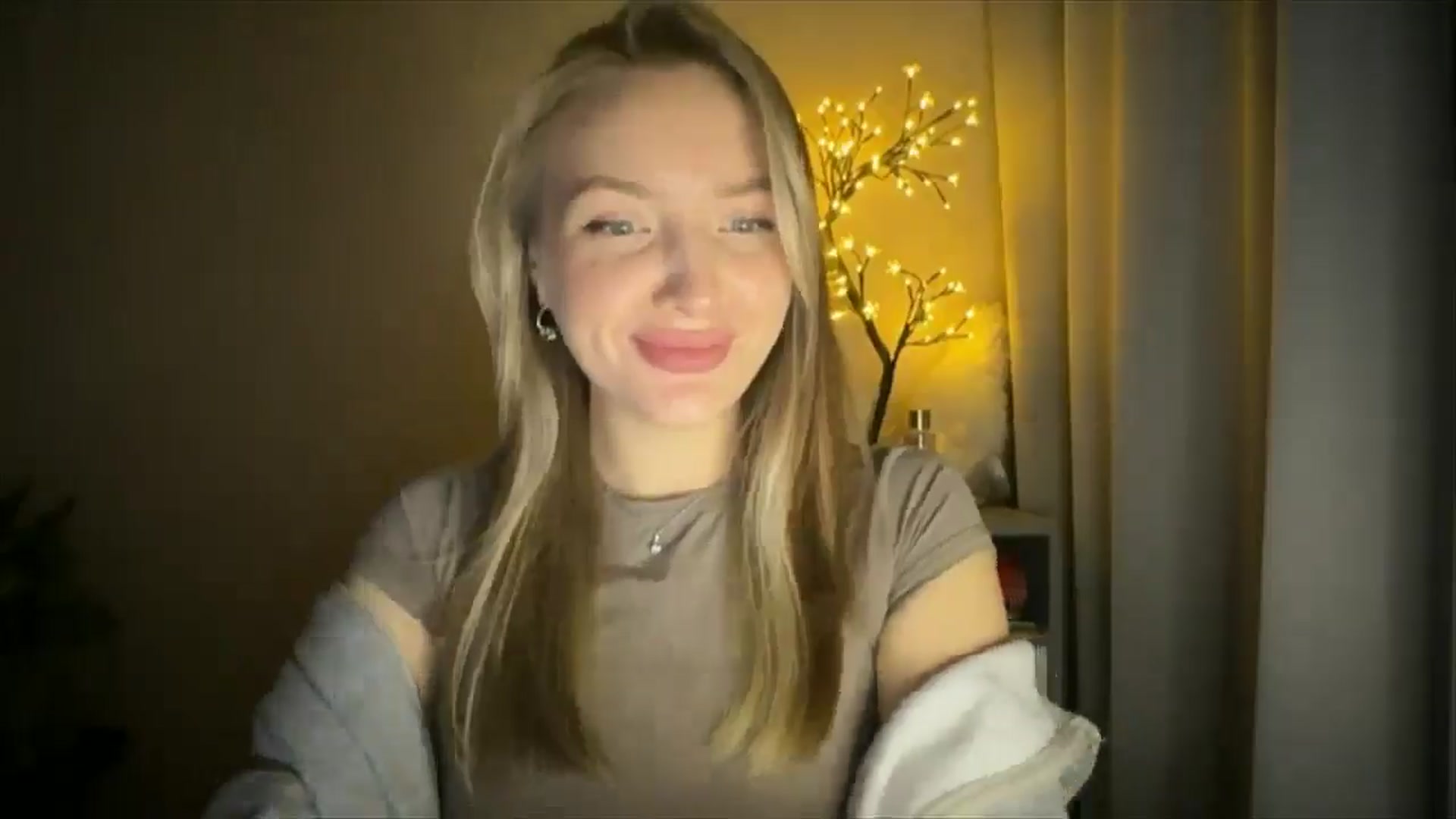 Gallery image thumbnail from My_Diana's myfreecams stream on, 05/25/2025, 19:00 image 13 of 20