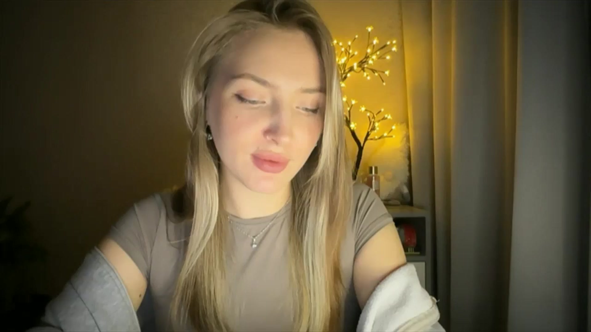 Gallery image thumbnail from My_Diana's myfreecams stream on, 05/25/2025, 19:00 image 12 of 20