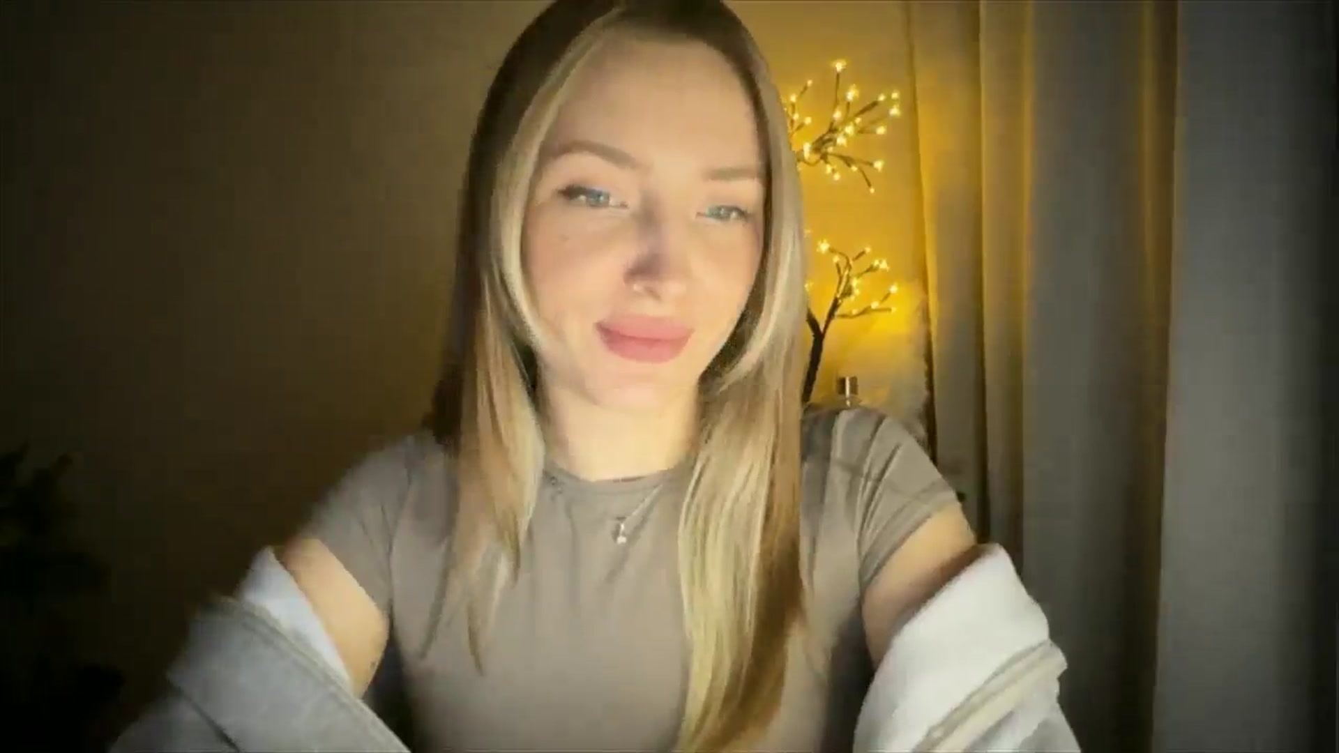 Gallery image thumbnail from My_Diana's myfreecams stream on, 05/25/2025, 19:00 image 14 of 20