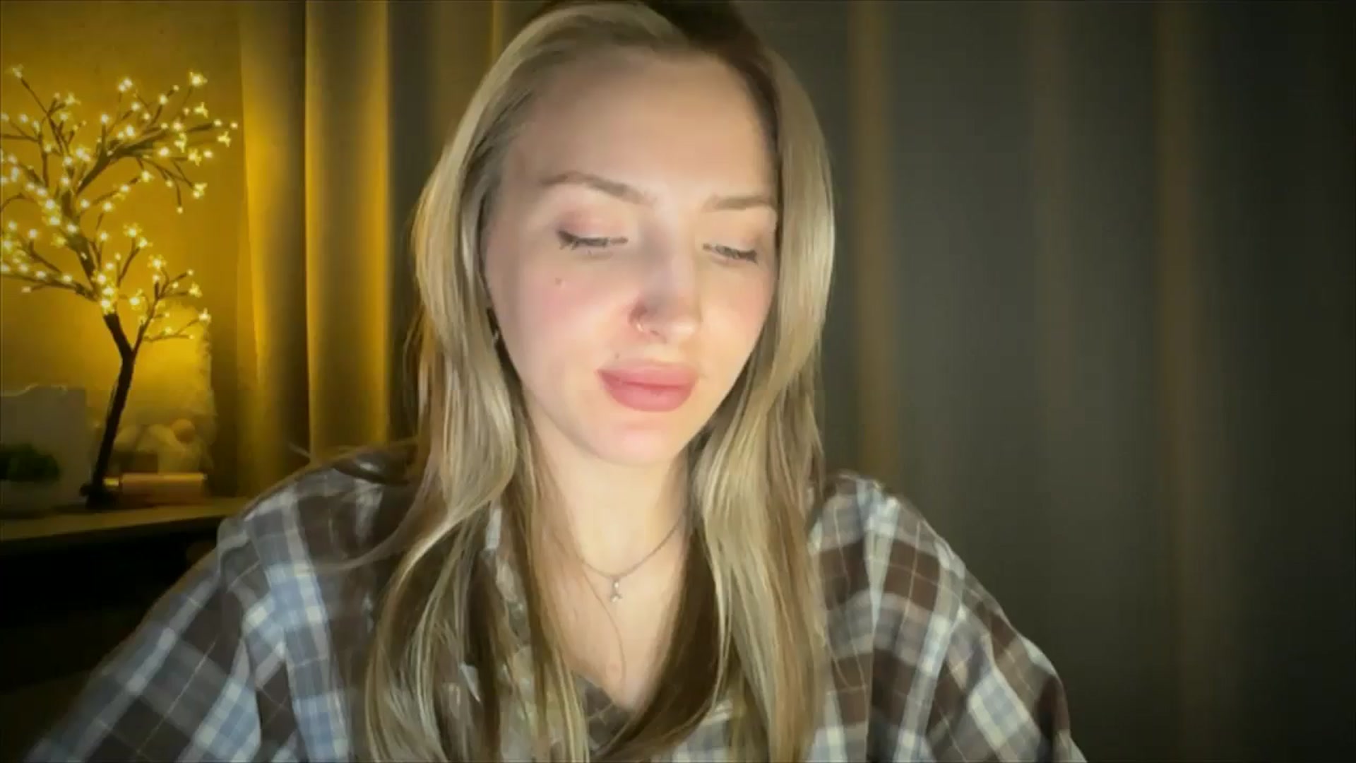 Gallery image thumbnail from My_Diana's myfreecams stream on, 05/27/2025, 21:03 image 18 of 20