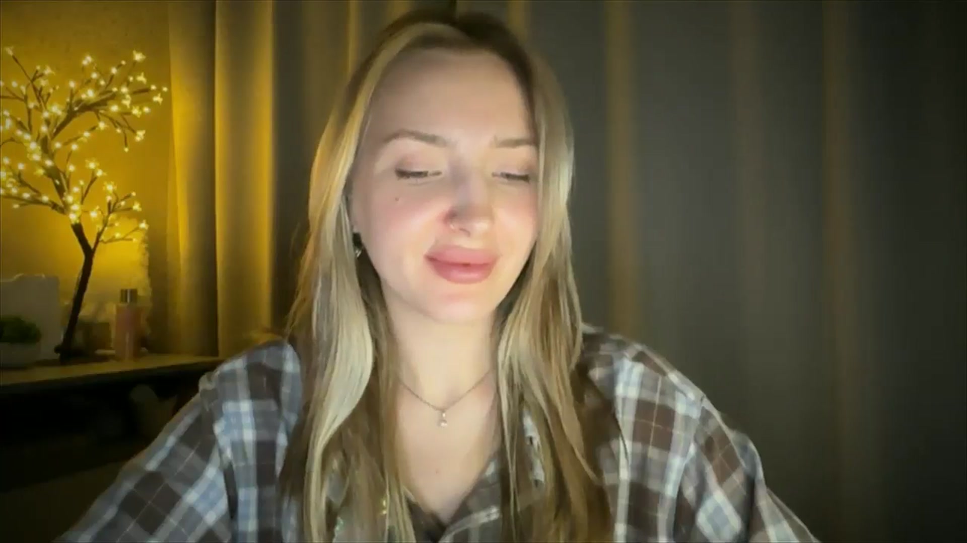 Gallery image thumbnail from My_Diana's myfreecams stream on, 05/27/2025, 21:03 image 15 of 20
