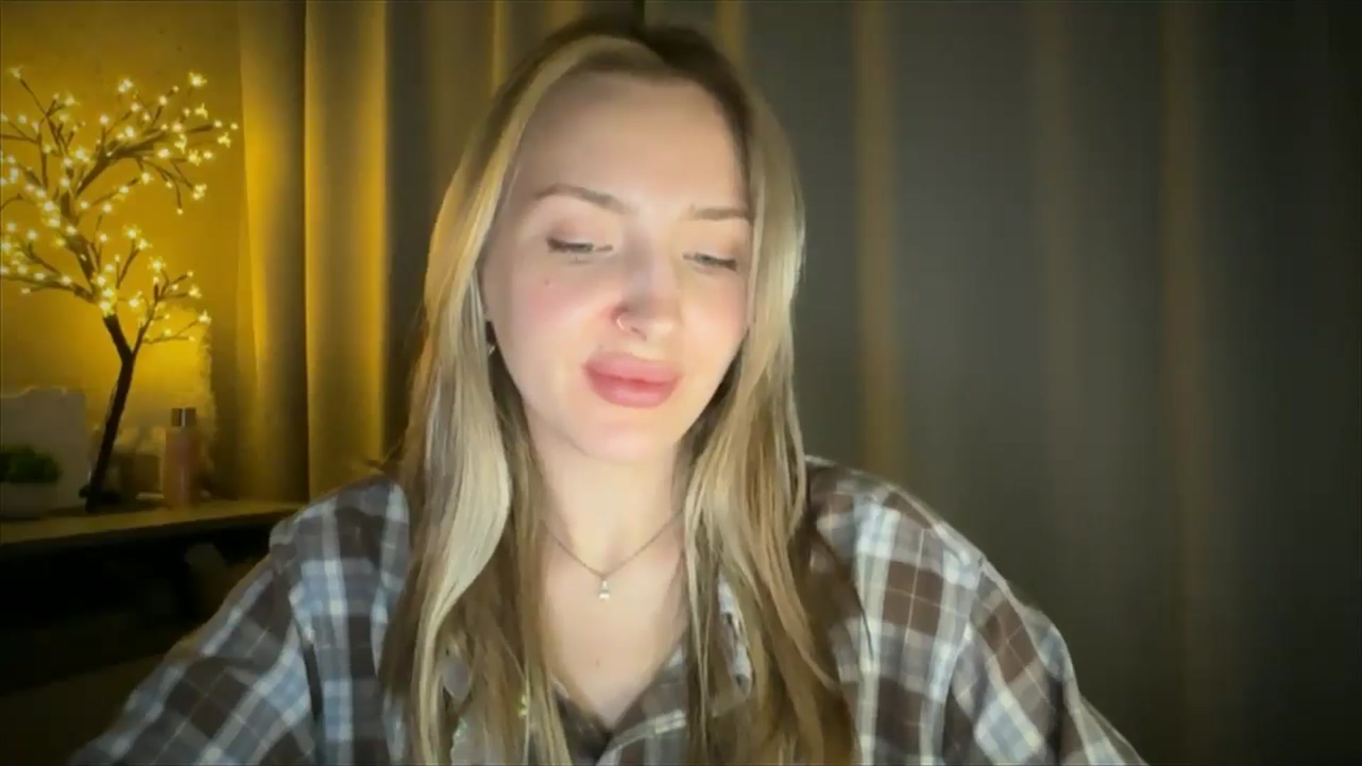 Gallery image thumbnail from My_Diana's myfreecams stream on, 05/27/2025, 21:03 image 16 of 20
