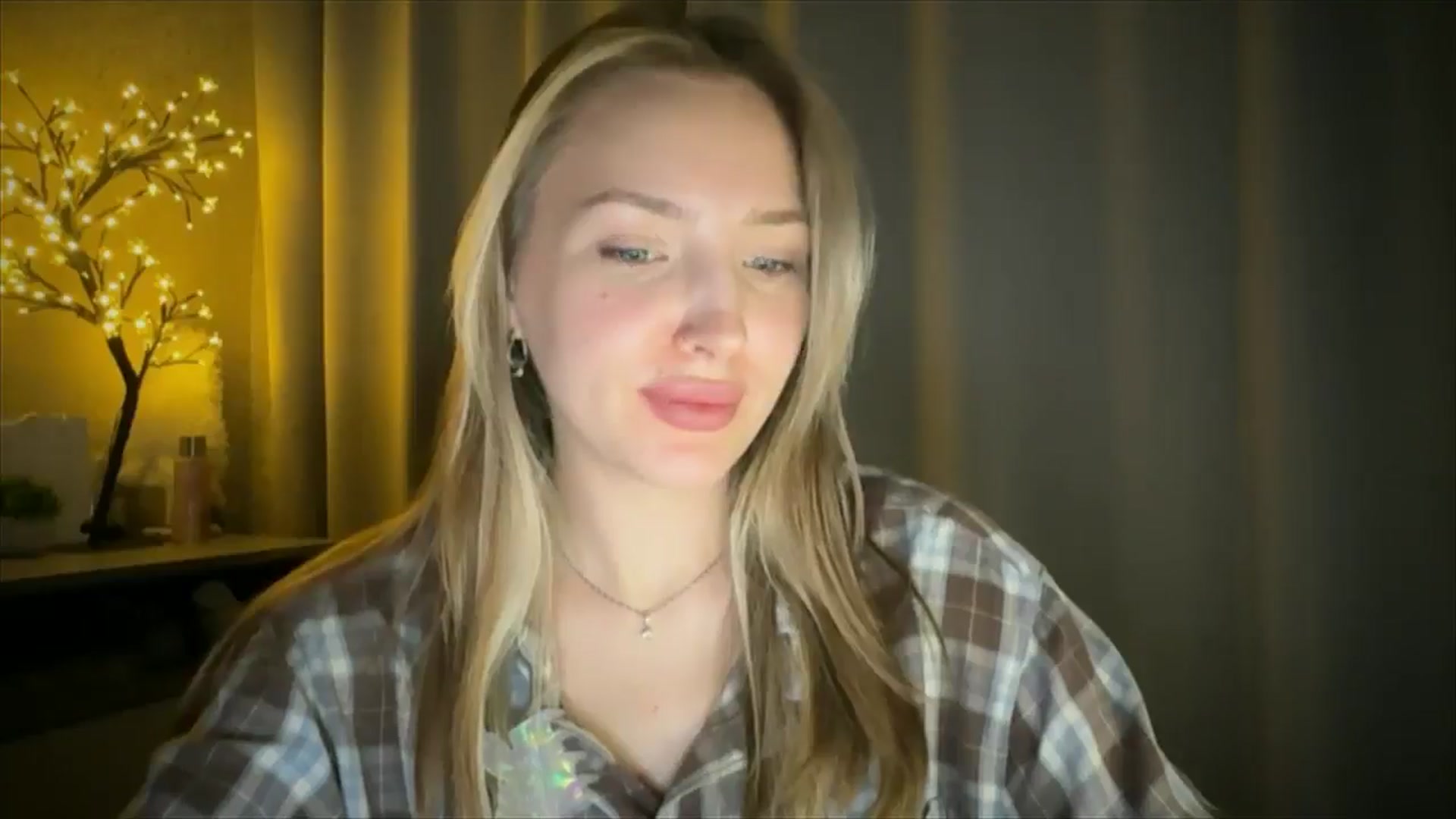 Gallery image thumbnail from My_Diana's myfreecams stream on, 05/27/2025, 21:03 image 13 of 20