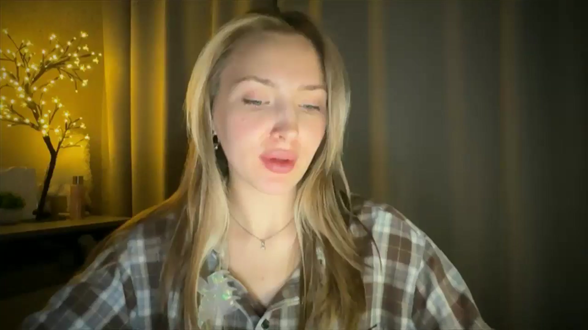 Gallery image thumbnail from My_Diana's myfreecams stream on, 05/27/2025, 21:03 image 12 of 20