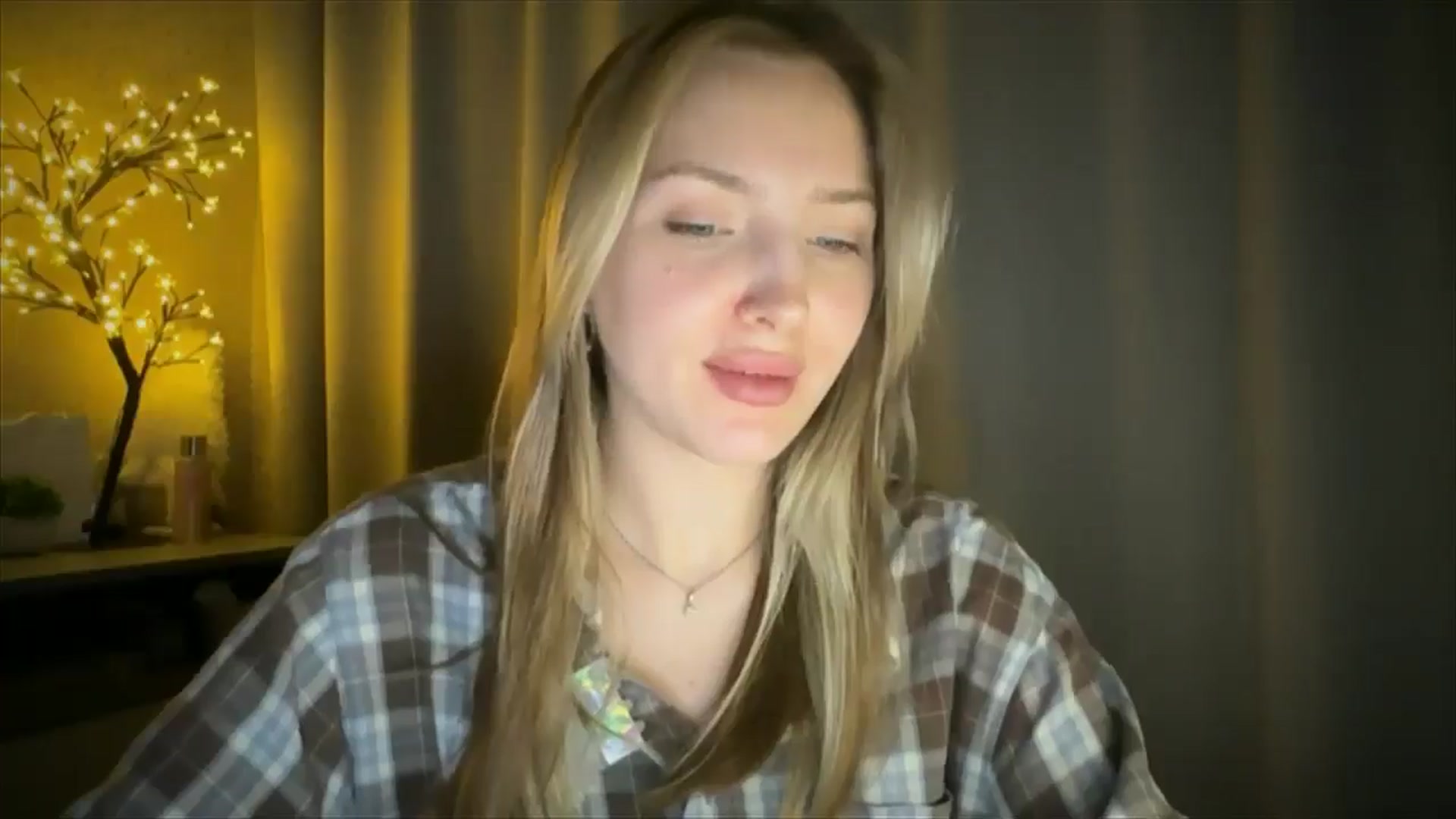 Gallery image thumbnail from My_Diana's myfreecams stream on, 05/27/2025, 21:03 image 17 of 20