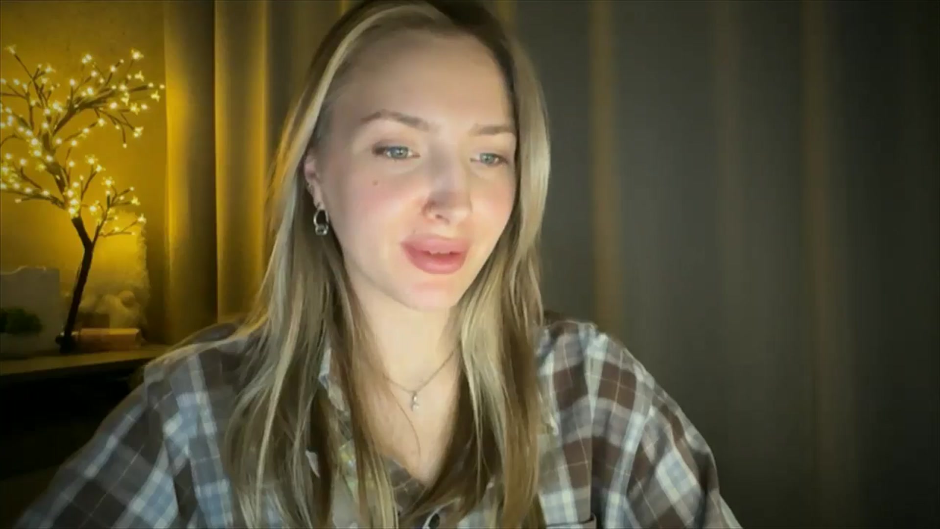 Gallery image thumbnail from My_Diana's myfreecams stream on, 05/27/2025, 21:03 image 19 of 20