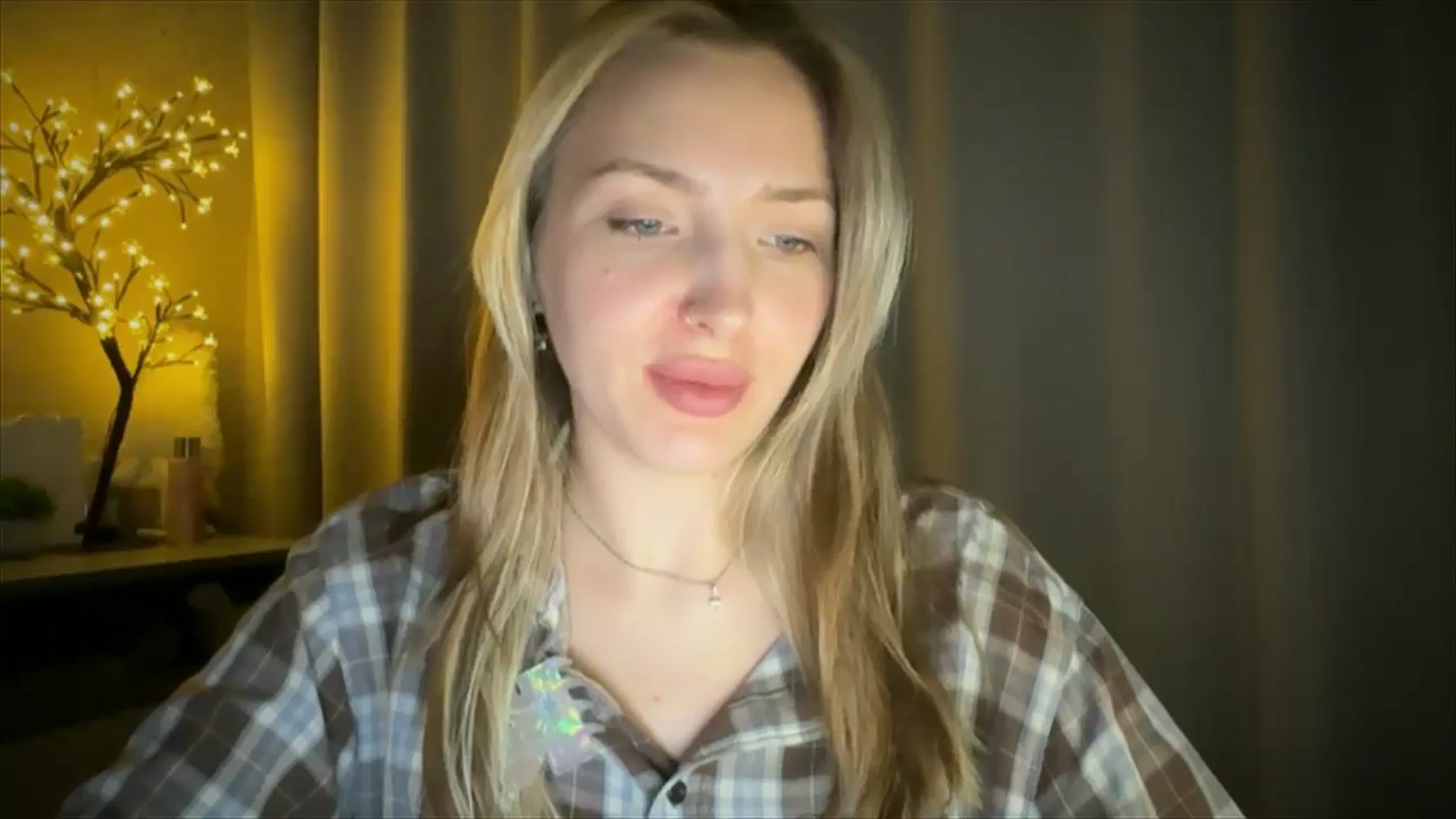 Gallery image thumbnail from My_Diana's myfreecams stream on, 05/27/2025, 21:03 image 9 of 20