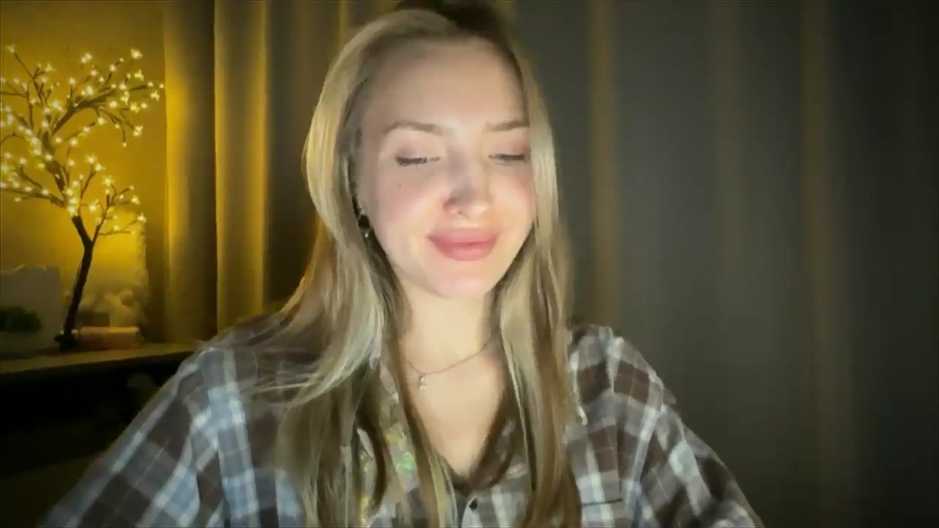 Gallery image thumbnail from My_Diana's myfreecams stream on, 05/27/2025, 21:03 image 20 of 20