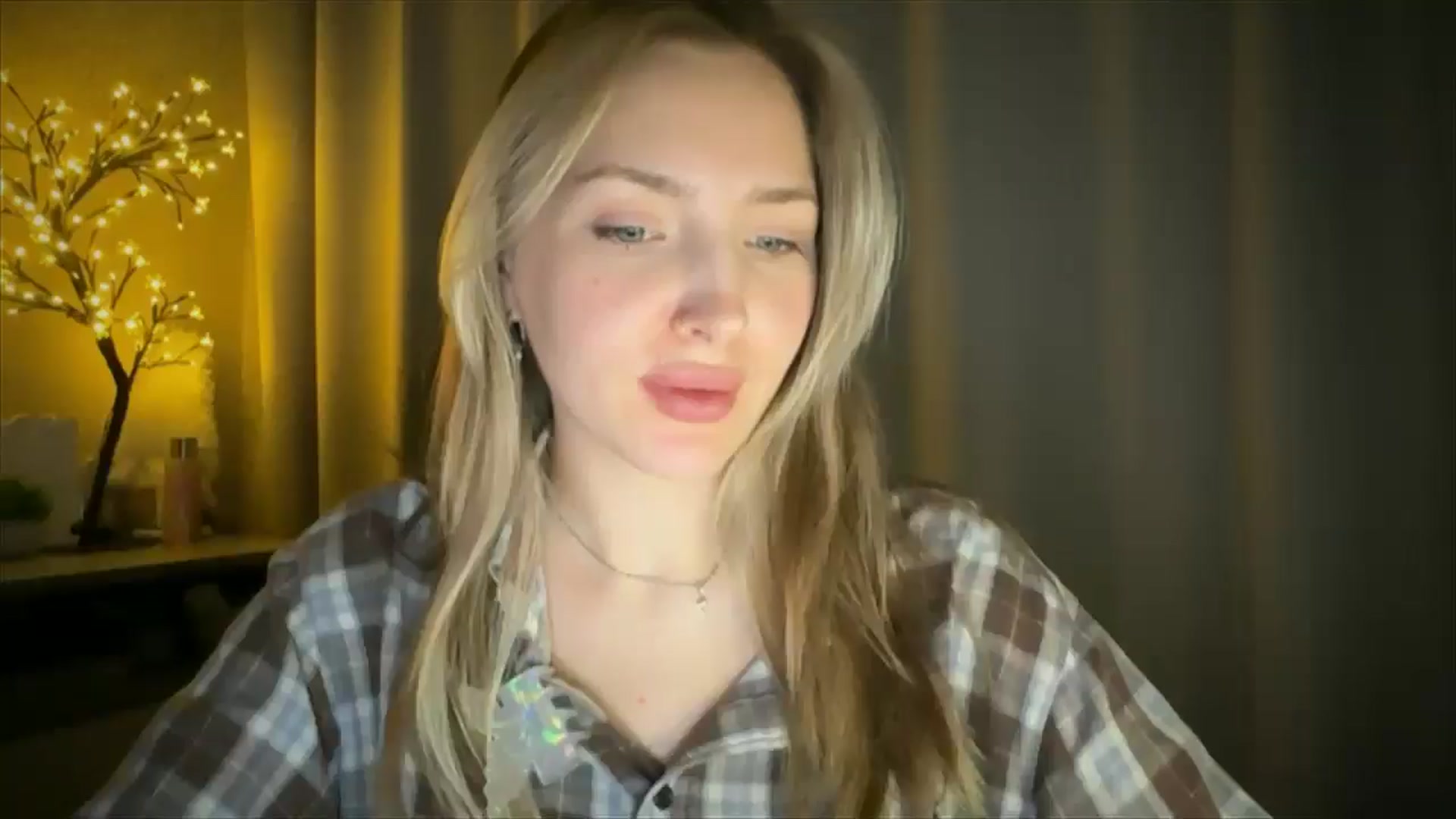 Gallery image thumbnail from My_Diana's myfreecams stream on, 05/27/2025, 21:03 image 8 of 20