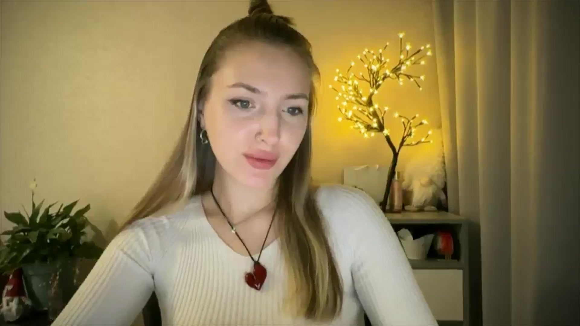 Gallery image thumbnail from My_Diana's myfreecams stream on, 05/28/2025, 21:09 image 2 of 20