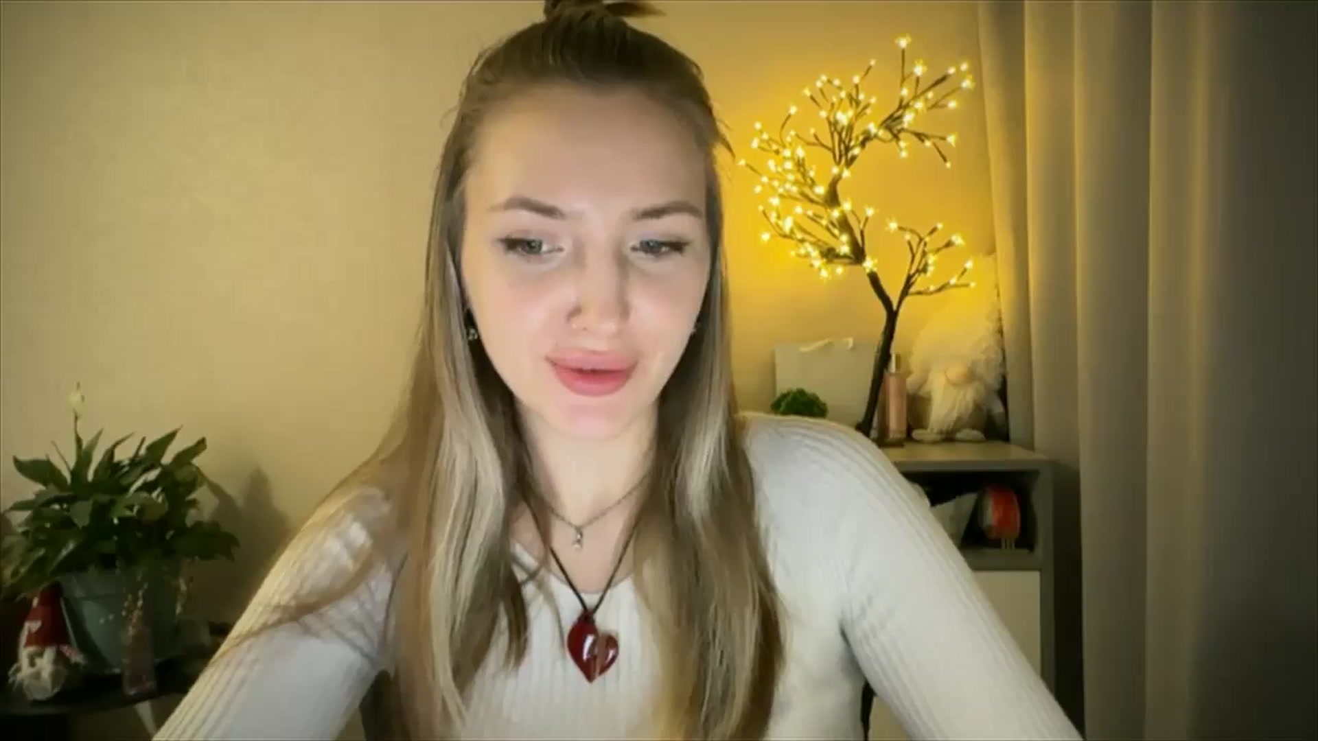 Gallery image thumbnail from My_Diana's myfreecams stream on, 05/28/2025, 21:09 image 15 of 20