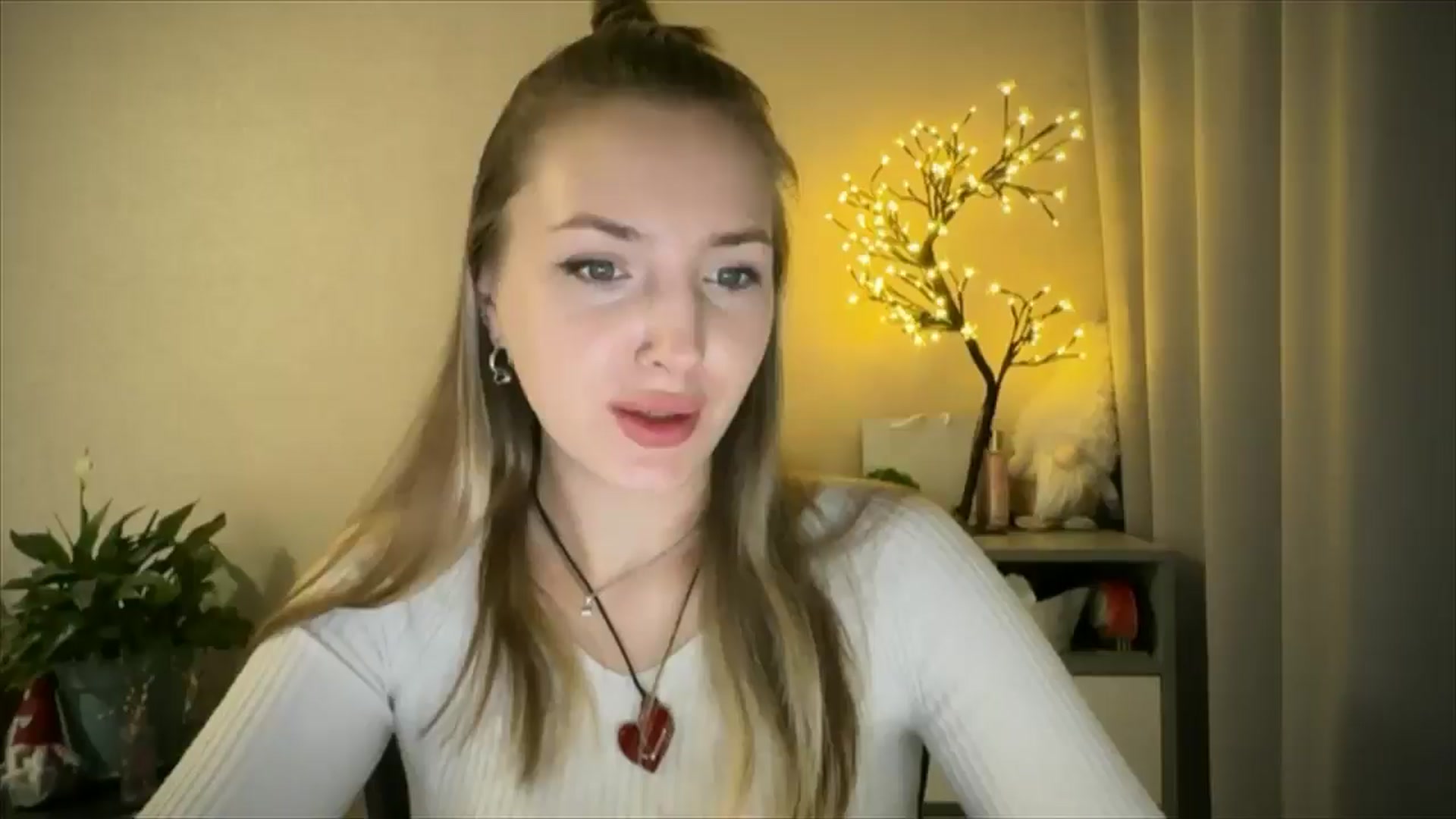 Gallery image thumbnail from My_Diana's myfreecams stream on, 05/28/2025, 21:09 image 1 of 20