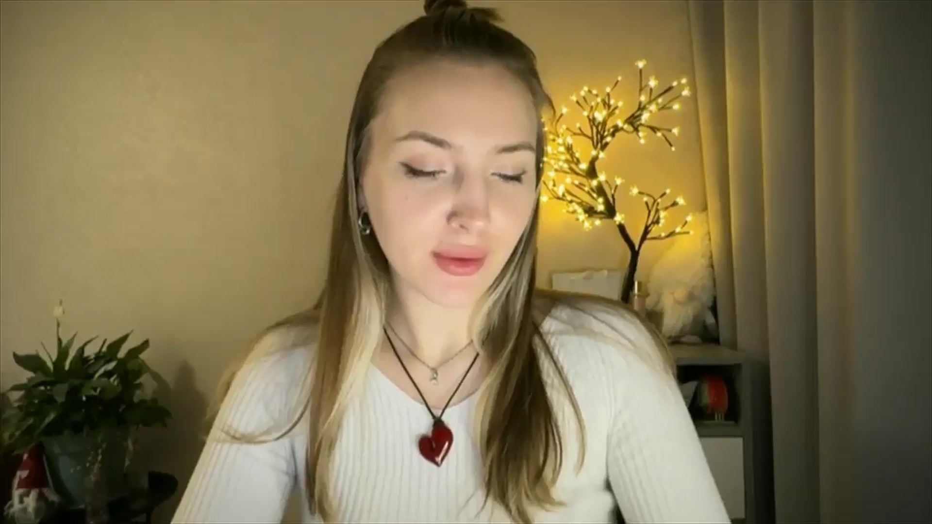 Gallery image thumbnail from My_Diana's myfreecams stream on, 05/28/2025, 21:09 image 7 of 20