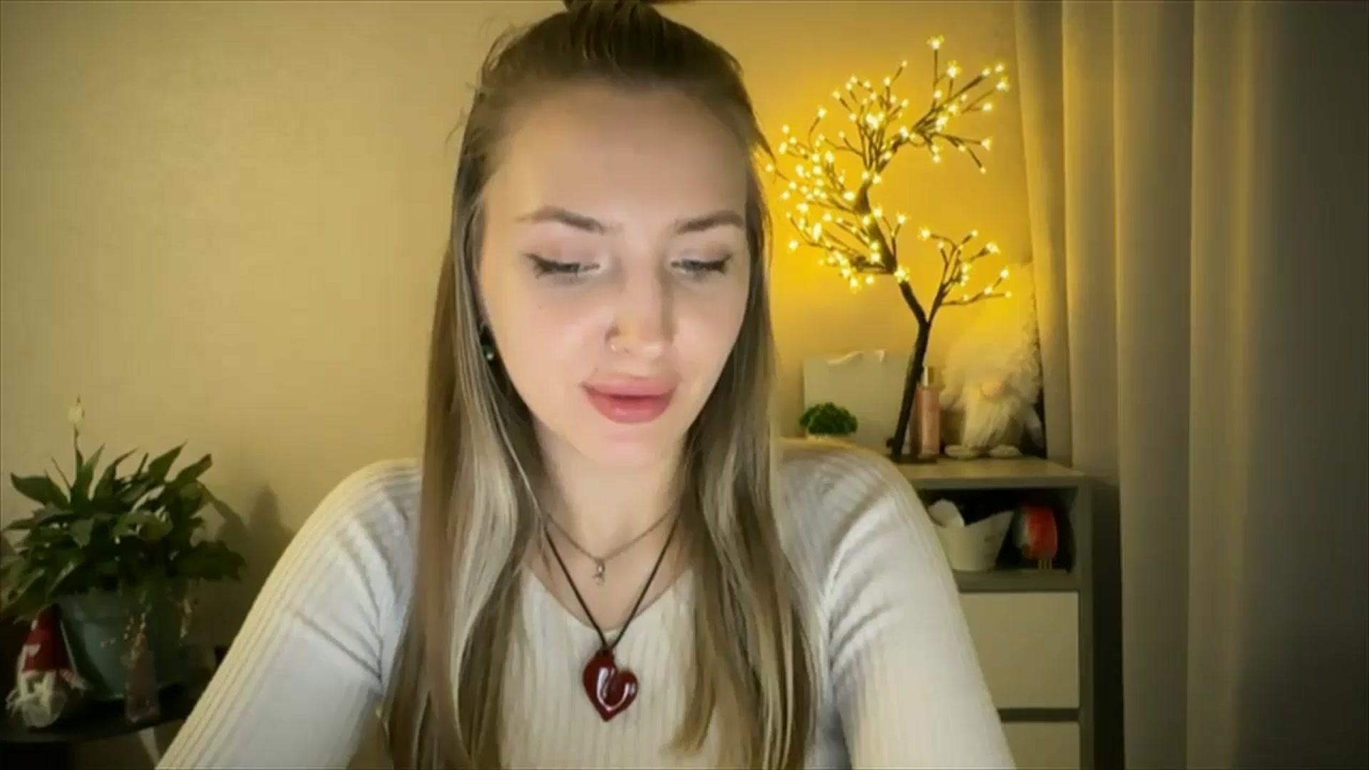 Gallery image thumbnail from My_Diana's myfreecams stream on, 05/28/2025, 21:09 image 18 of 20