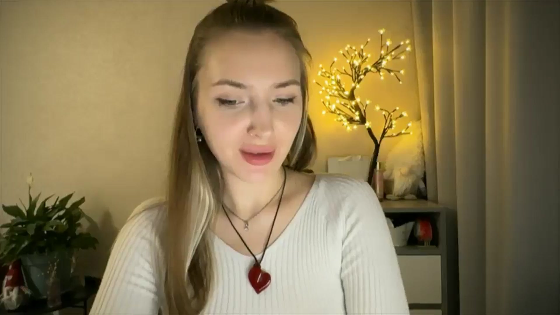 Gallery image thumbnail from My_Diana's myfreecams stream on, 05/28/2025, 21:09 image 11 of 20