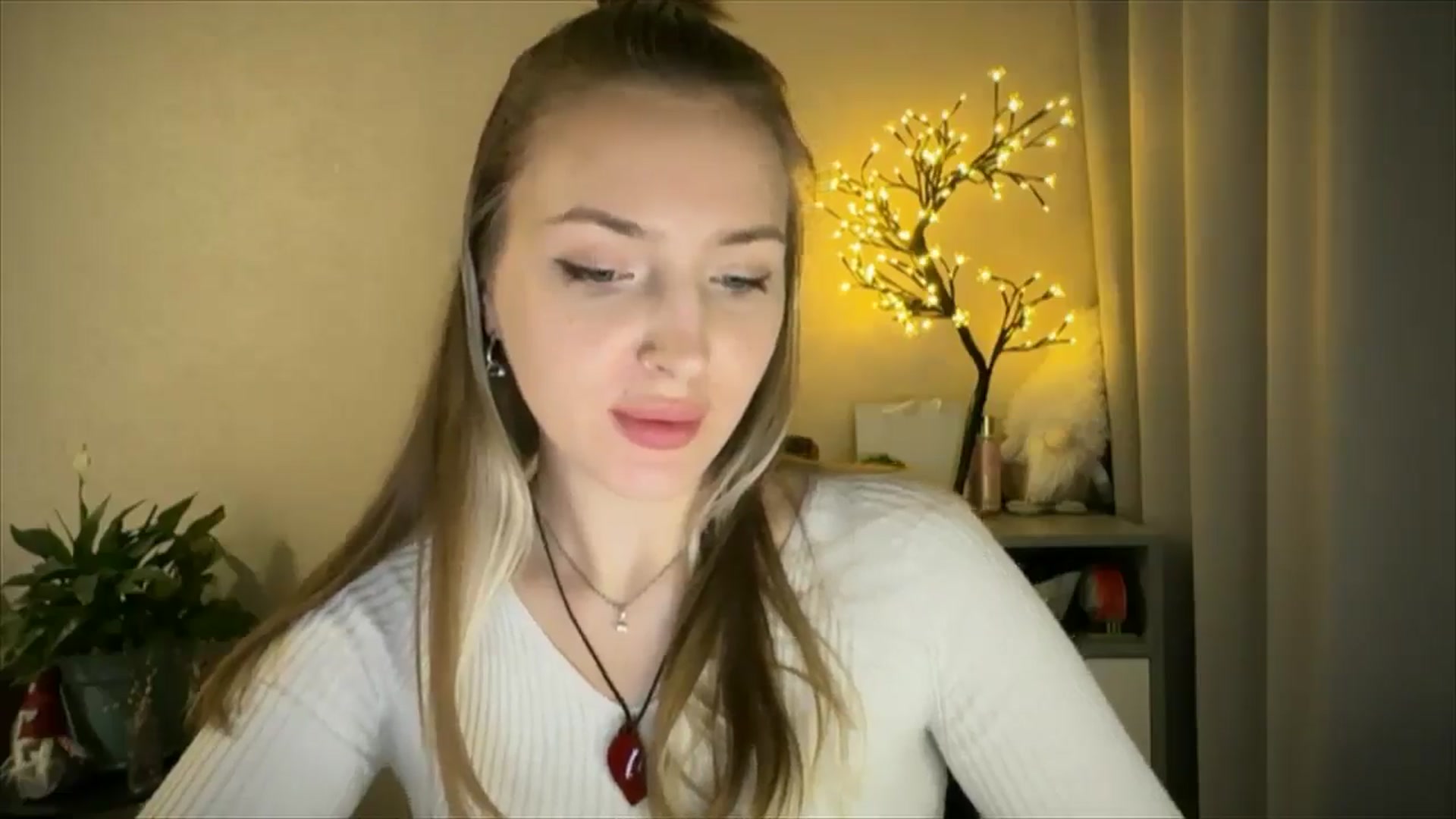 Gallery image thumbnail from My_Diana's myfreecams stream on, 05/28/2025, 21:09 image 13 of 20