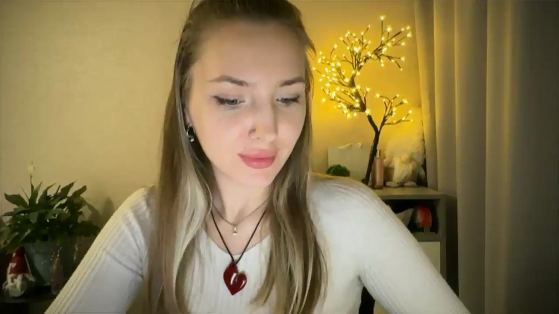 Gallery image thumbnail from My_Diana's myfreecams stream on, 05/28/2025, 21:09 image 17 of 20
