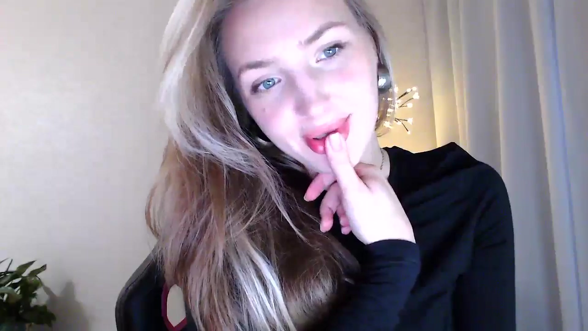 Gallery image thumbnail from My_Diana's myfreecams stream on, 05/30/2025, 16:27 image 11 of 20