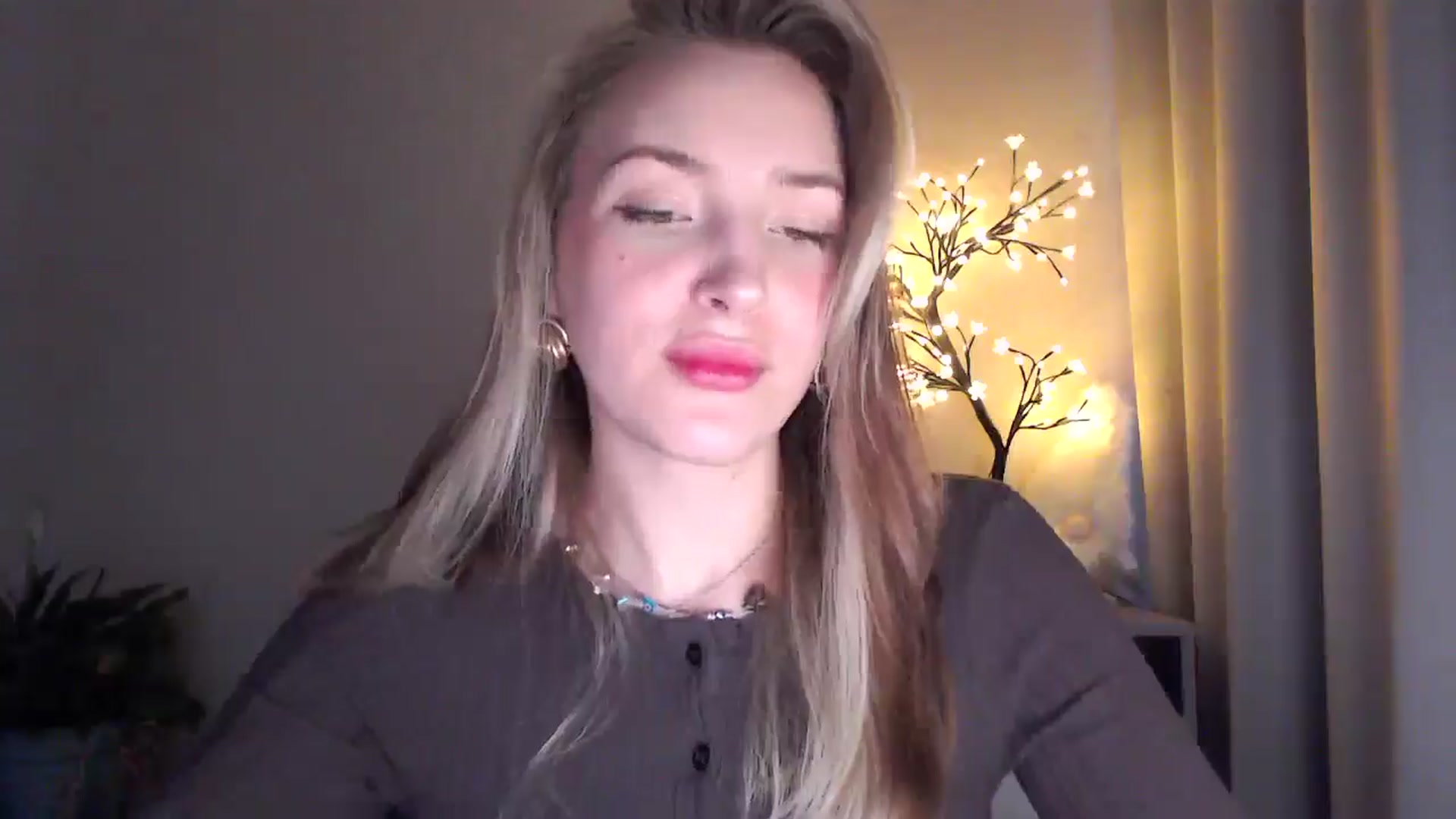 Gallery image thumbnail from My_Diana's myfreecams stream on, 05/31/2025, 16:04 image 8 of 20