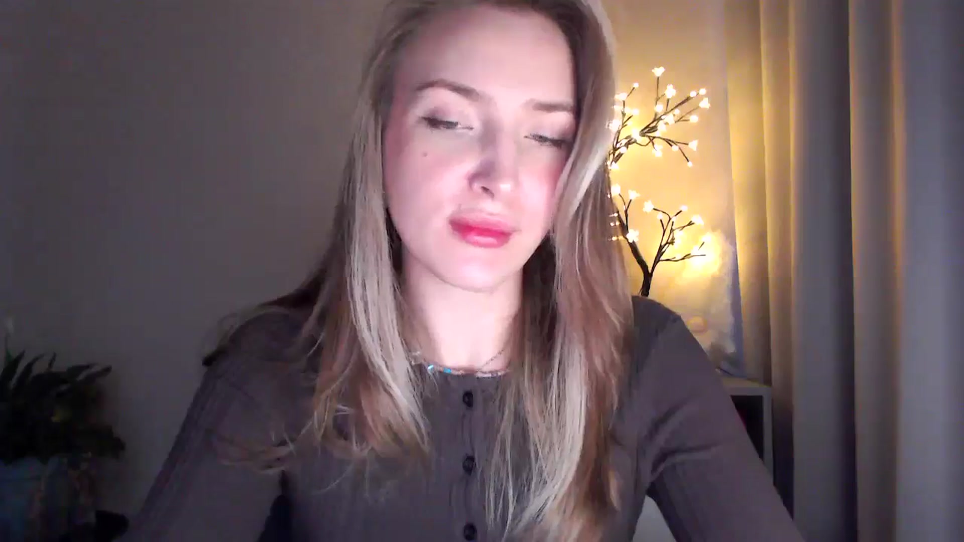 Gallery image thumbnail from My_Diana's myfreecams stream on, 05/31/2025, 16:04 image 10 of 20