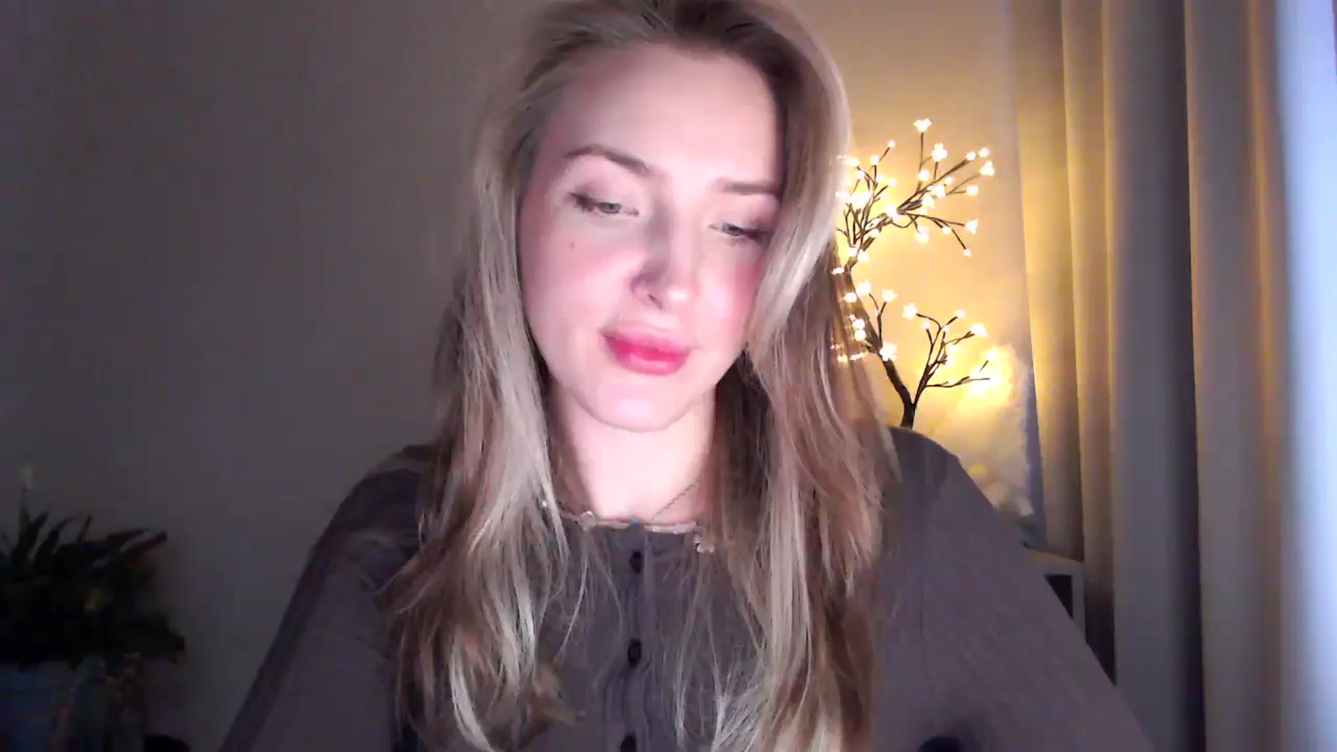 Gallery image thumbnail from My_Diana's myfreecams stream on, 05/31/2025, 16:04 image 14 of 20