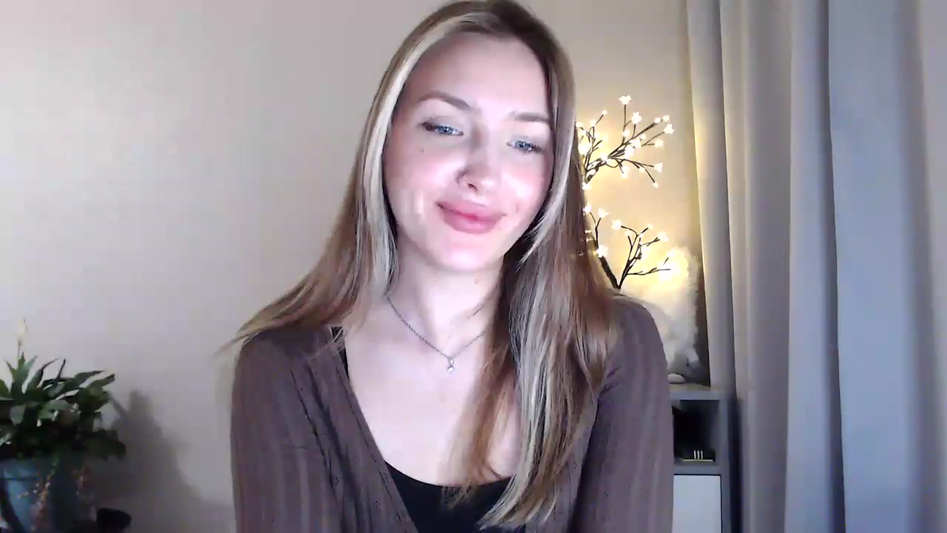 Gallery image thumbnail from My_Diana's myfreecams stream on, 06/03/2025, 20:16 image 16 of 20
