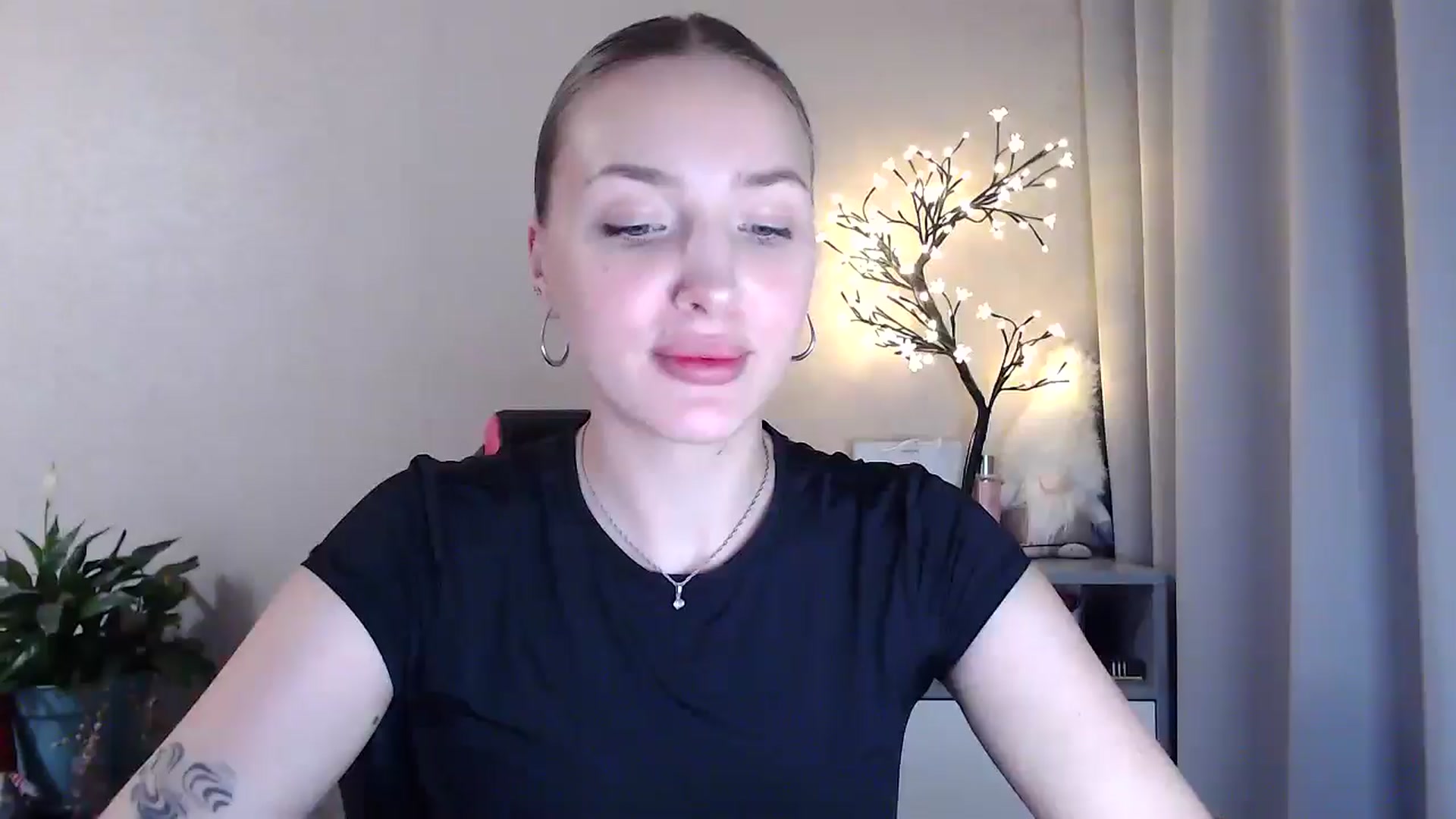 Gallery image thumbnail from My_Diana's myfreecams stream on, 06/05/2025, 22:27 image 1 of 20