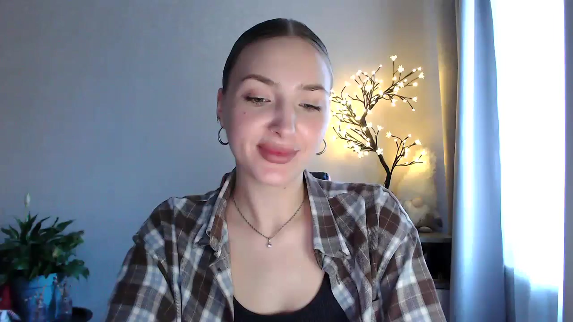 Gallery image thumbnail from My_Diana's myfreecams stream on, 06/07/2025, 16:08 image 16 of 20