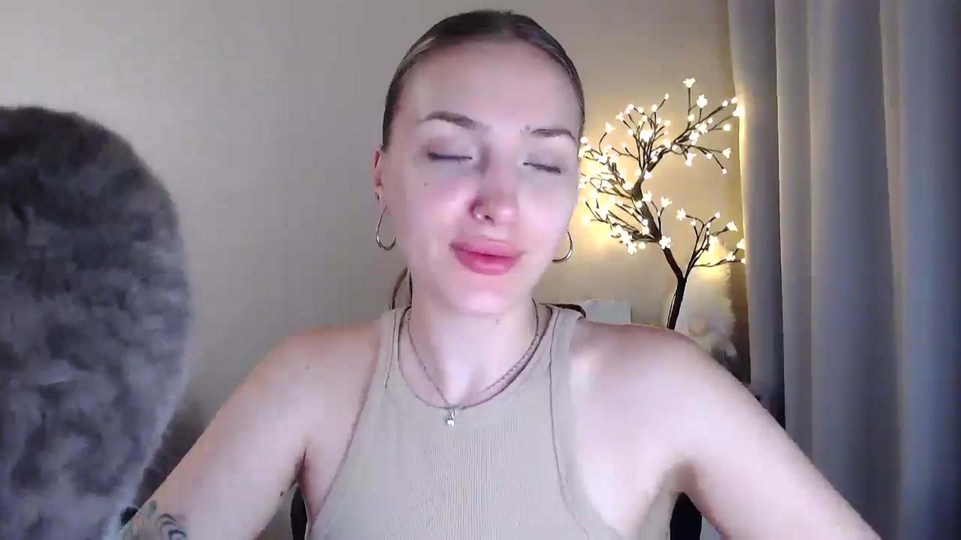 Gallery image thumbnail from My_Diana's myfreecams stream on, 06/12/2025, 21:48 image 5 of 20