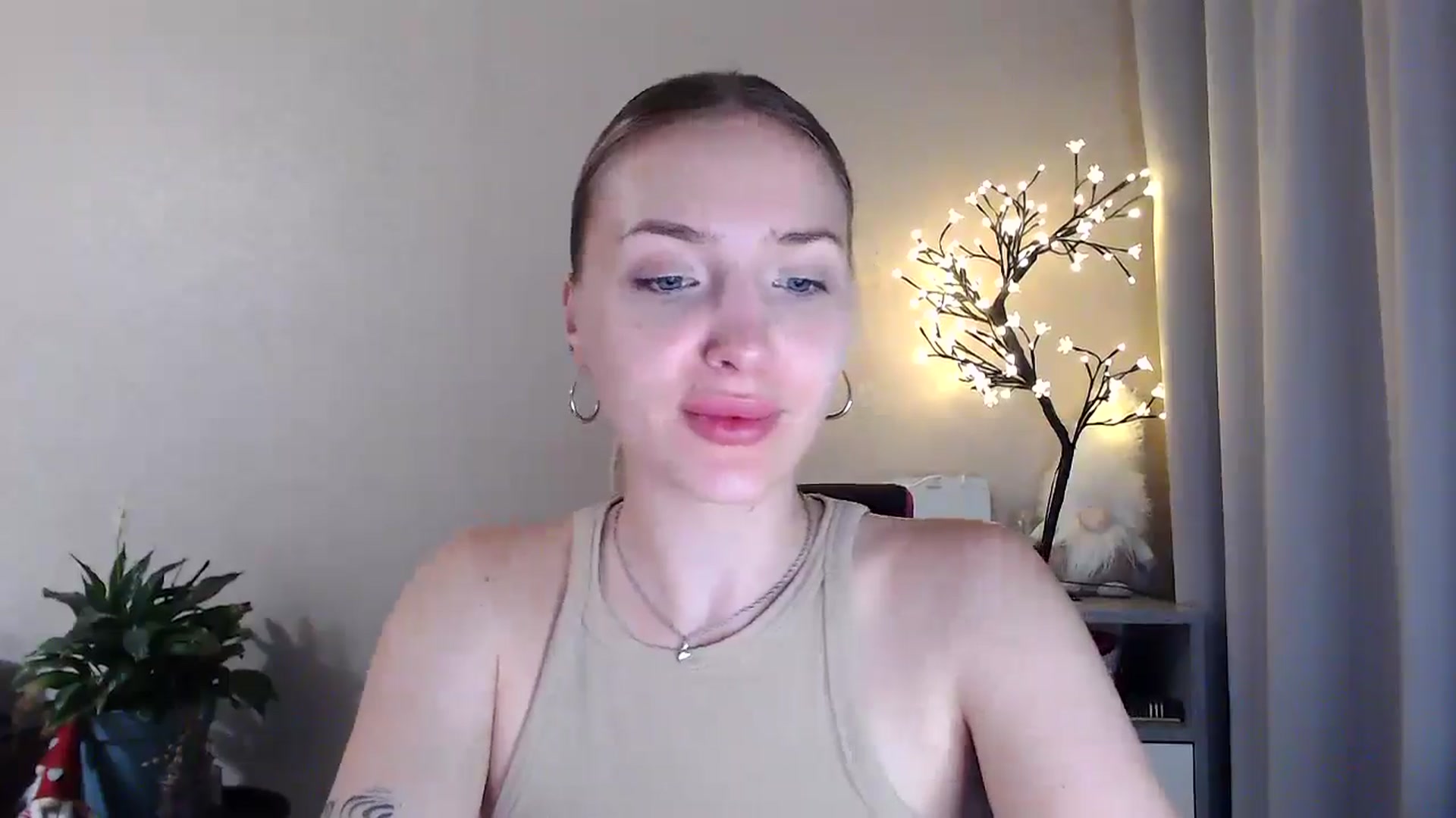 Gallery image thumbnail from My_Diana's myfreecams stream on, 06/12/2025, 21:48 image 6 of 20