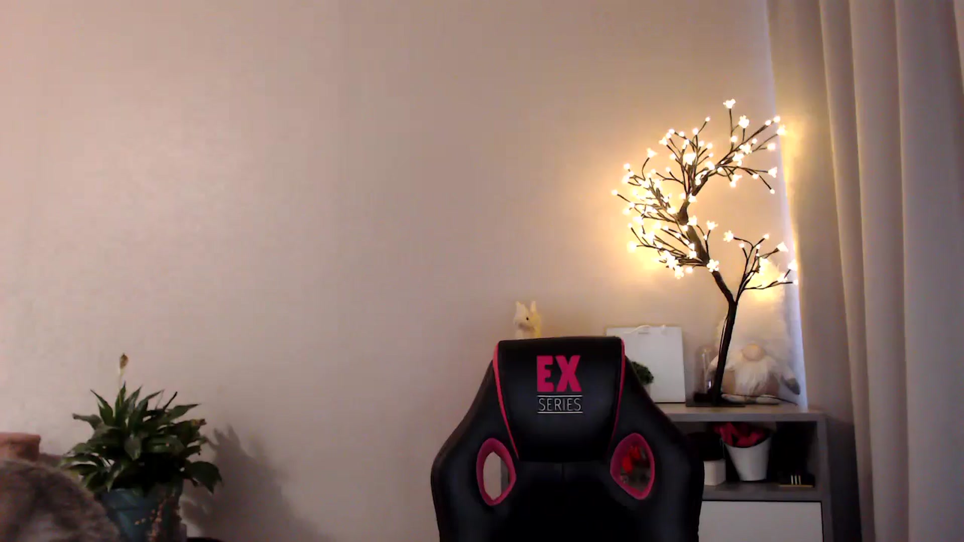 Gallery image thumbnail from My_Diana's myfreecams stream on, 06/14/2025, 16:11 image 6 of 20