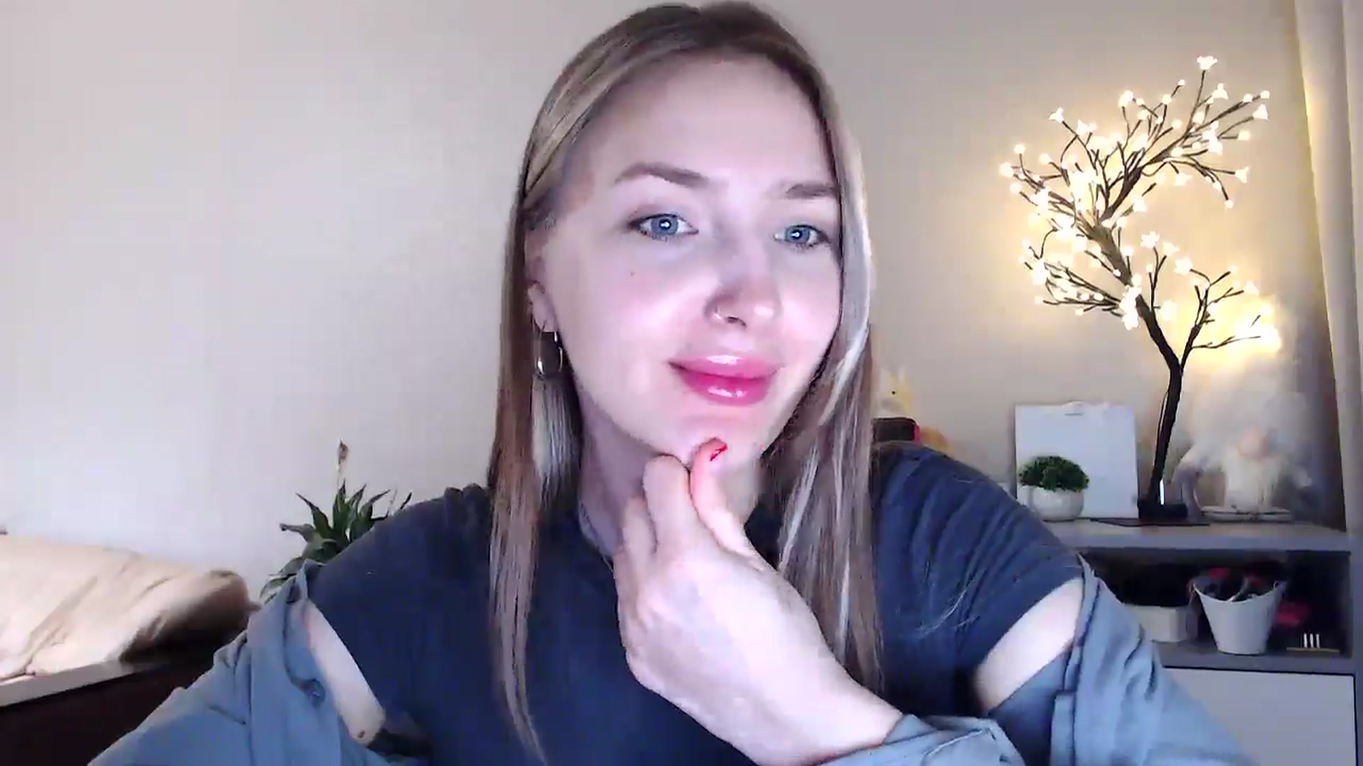 Gallery image thumbnail from My_Diana's myfreecams stream on, 06/15/2025, 19:24 image 20 of 20