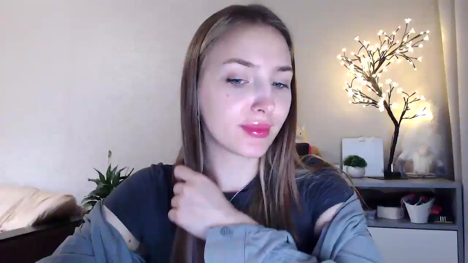 Gallery image thumbnail from My_Diana's myfreecams stream on, 06/15/2025, 19:24 image 18 of 20