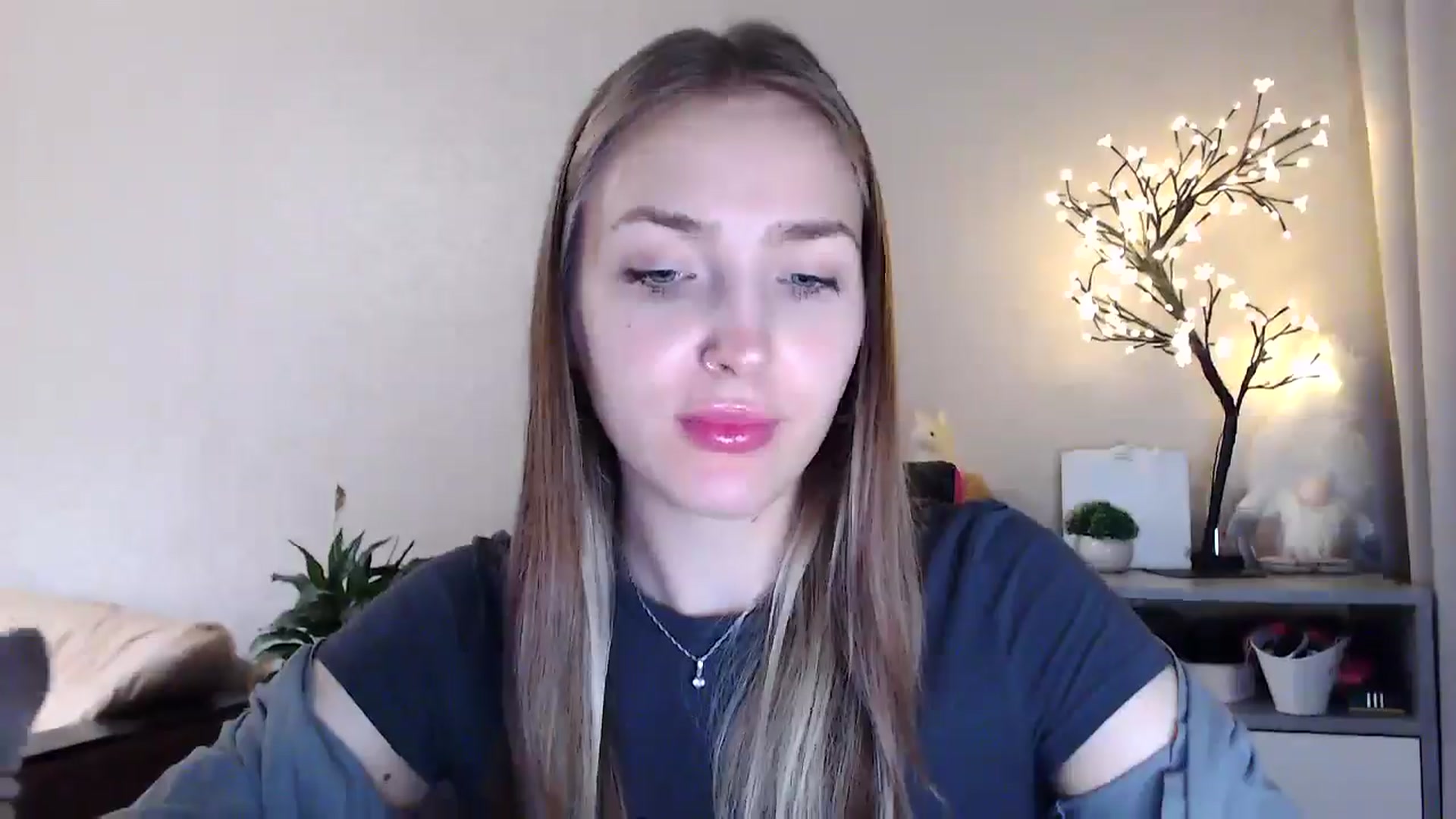 Gallery image thumbnail from My_Diana's myfreecams stream on, 06/15/2025, 19:24 image 14 of 20
